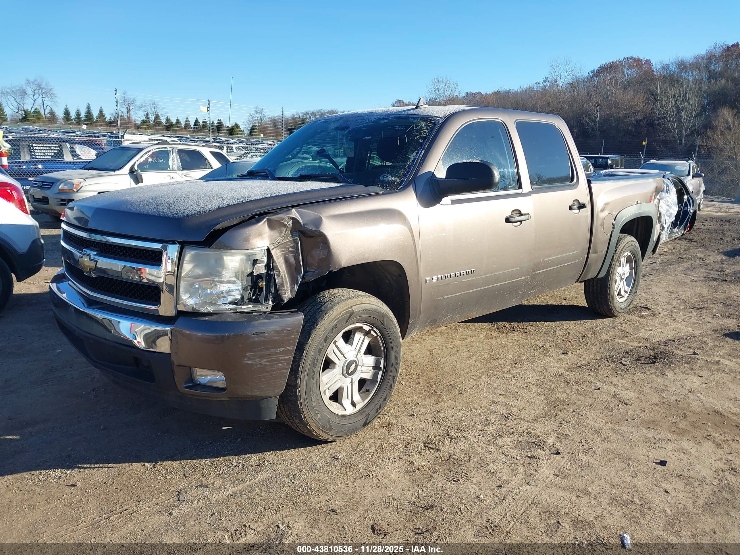 CHEVROLET SILVERADO image 2