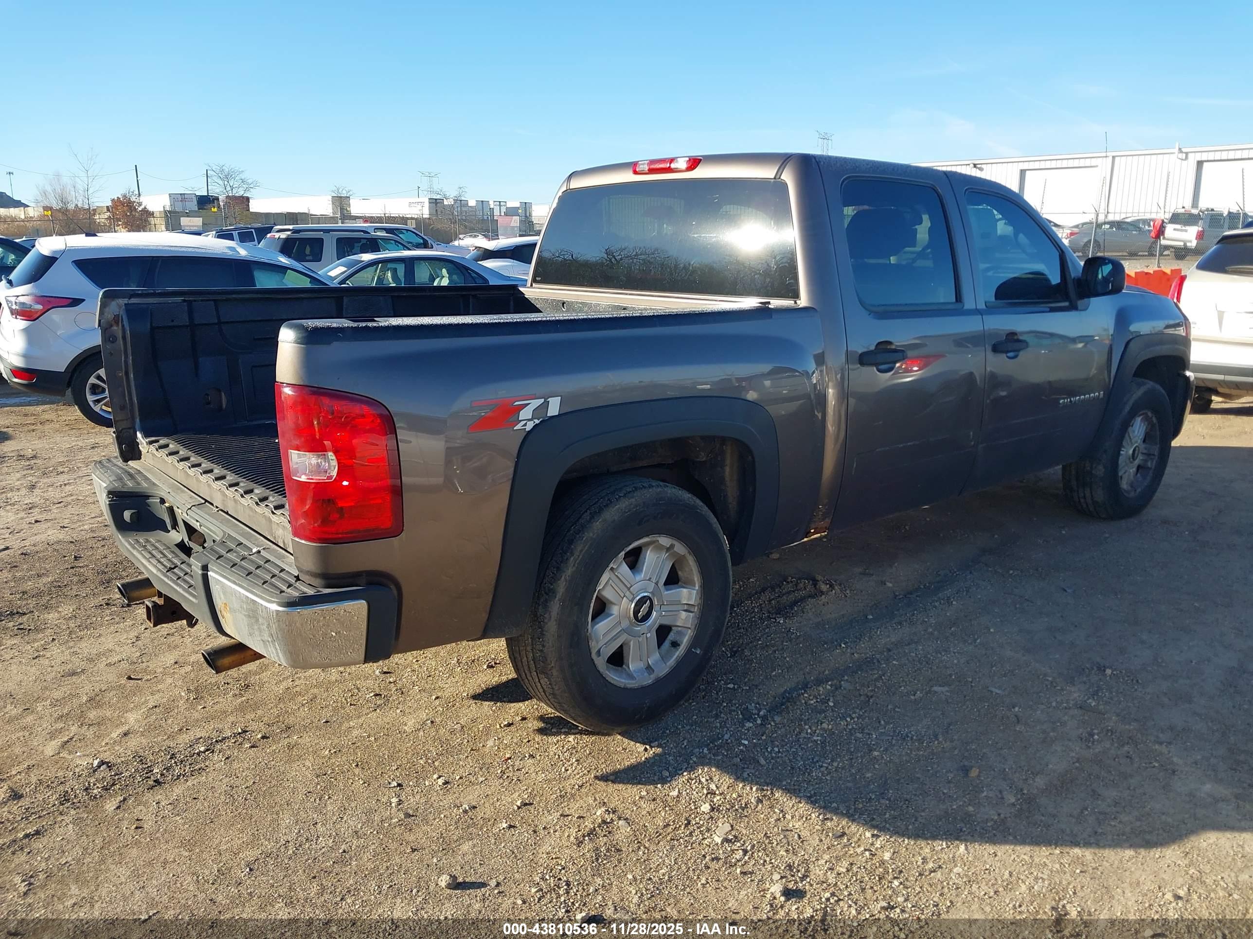 CHEVROLET SILVERADO image 4