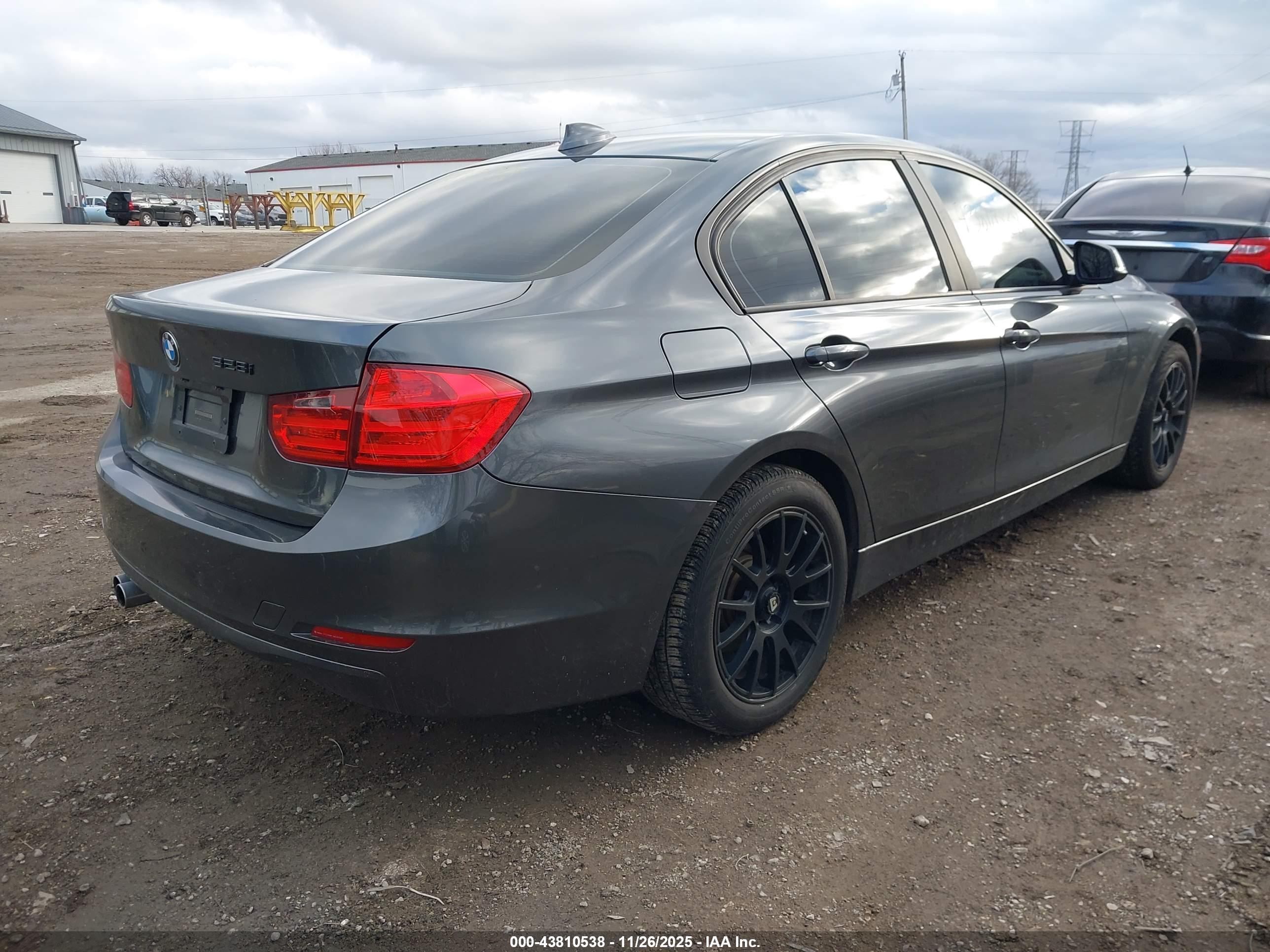 BMW 328I image 4