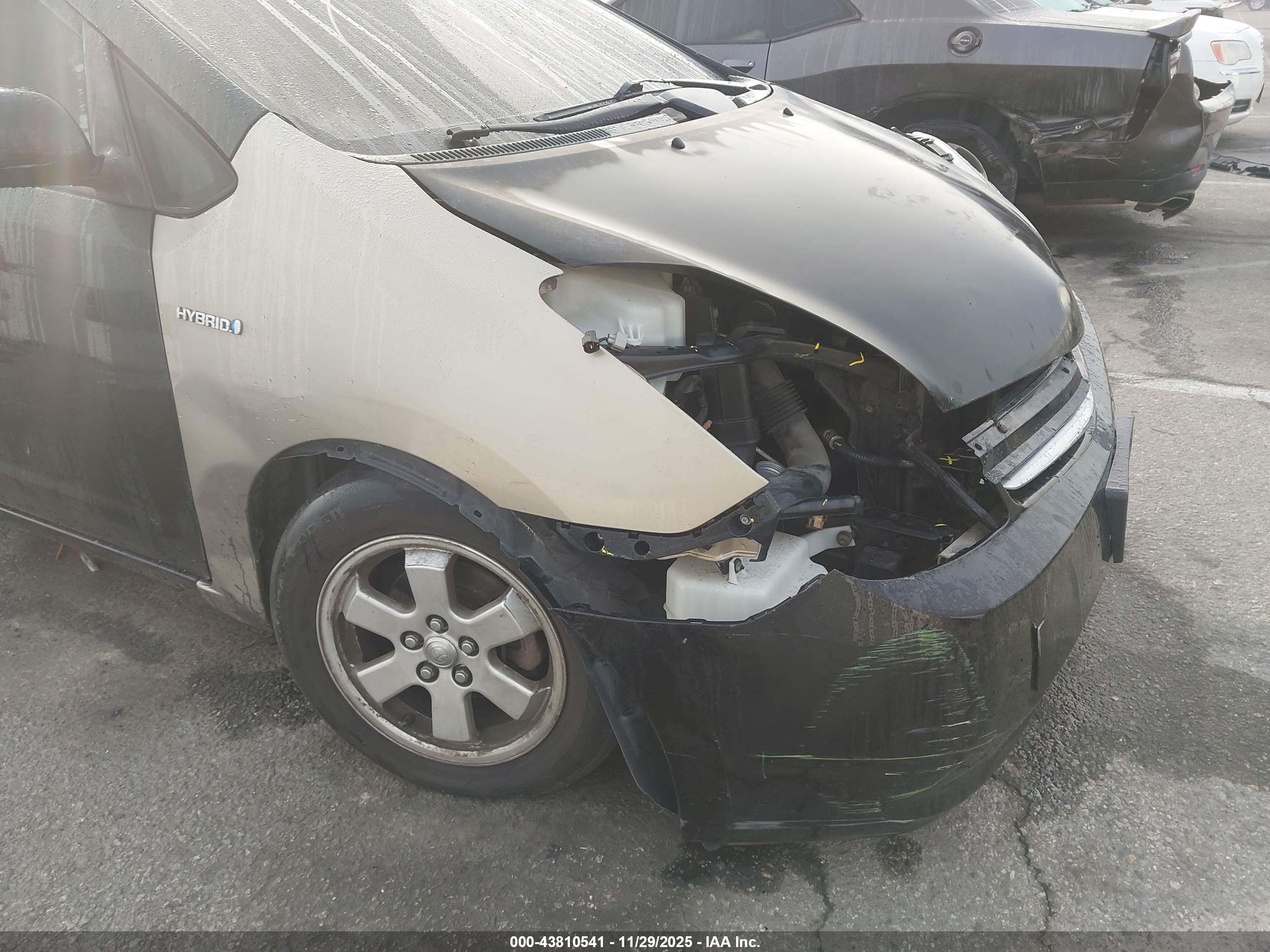 TOYOTA PRIUS image 6