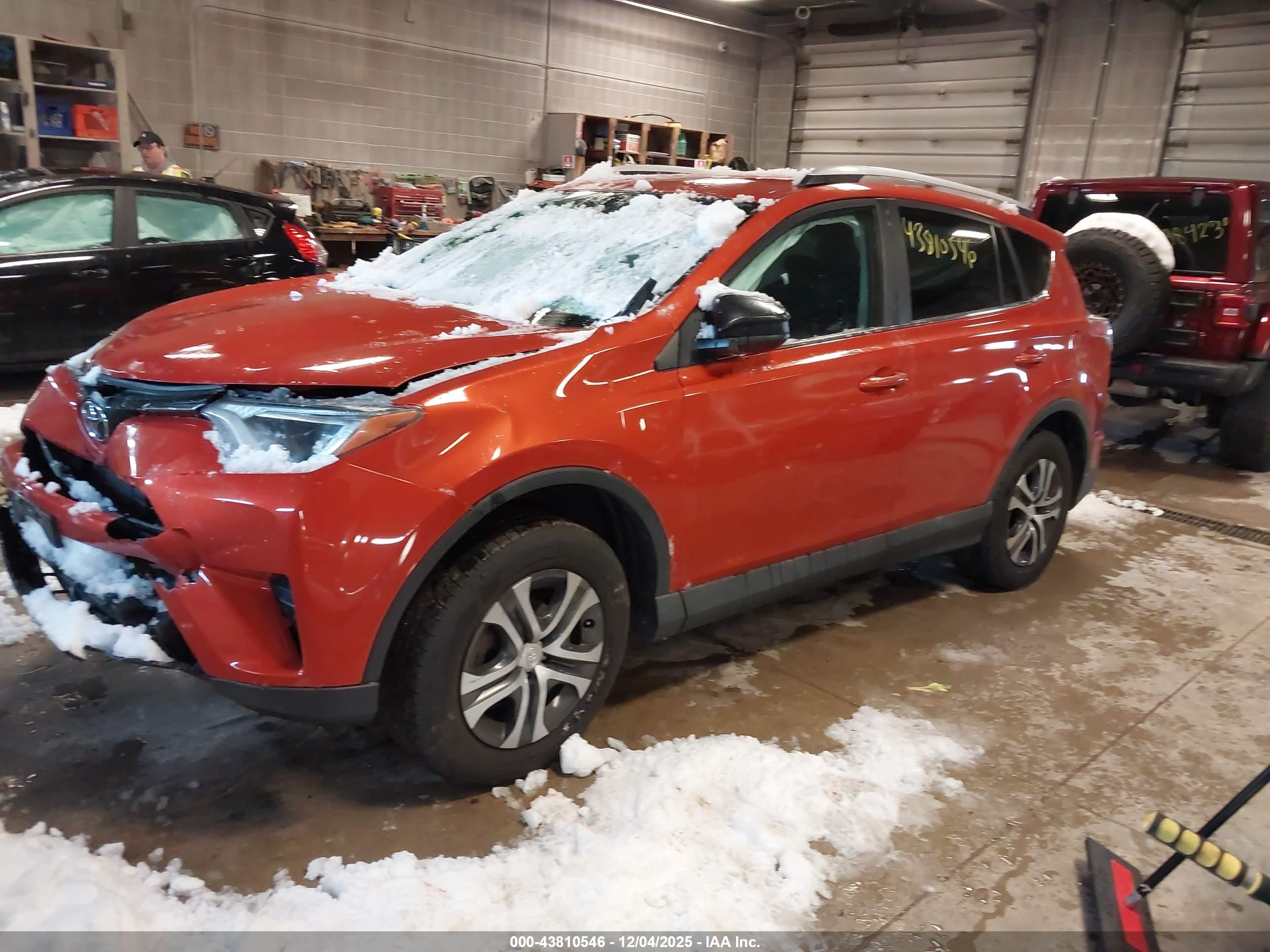 TOYOTA RAV4 image 2