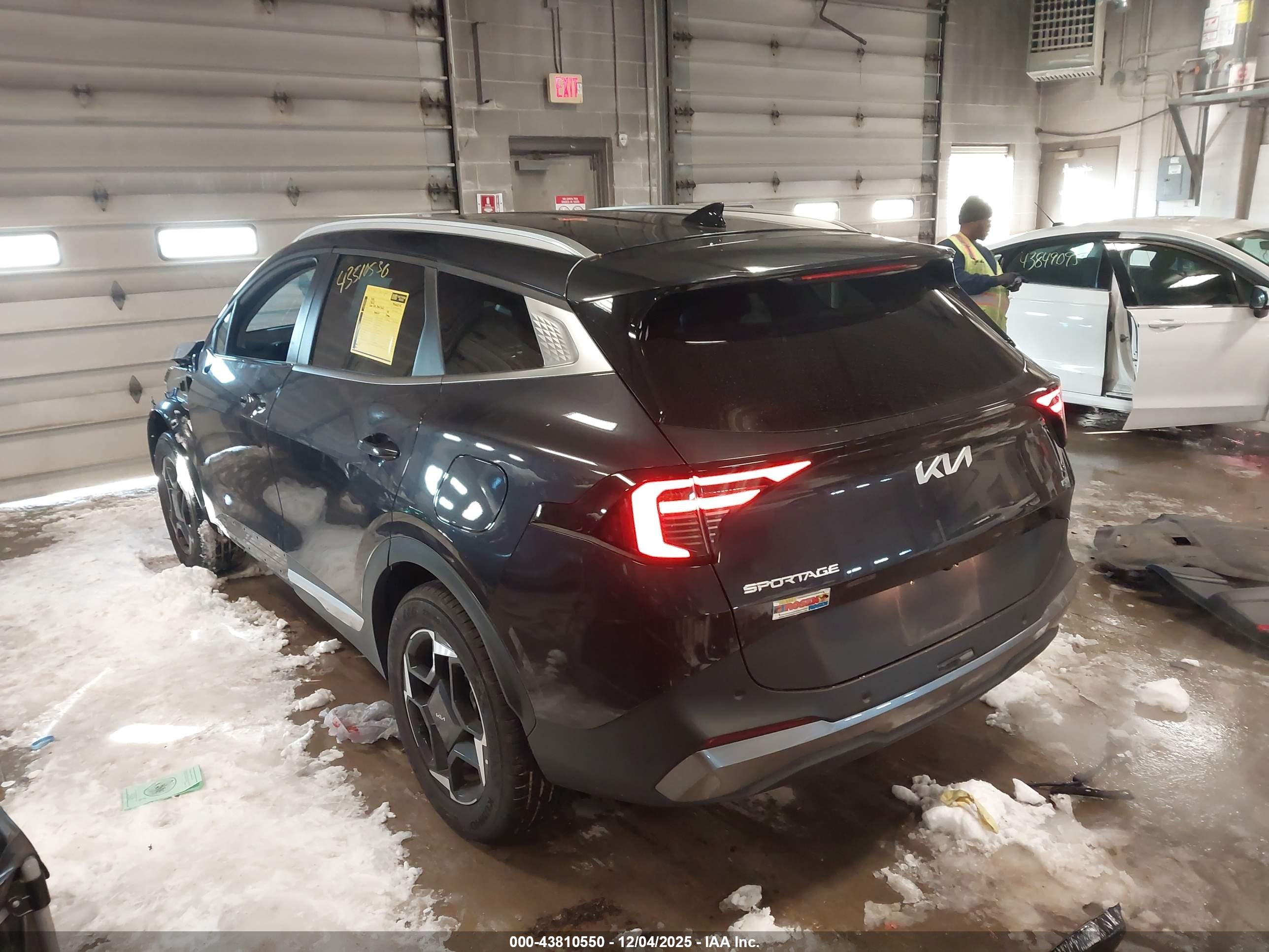 KIA SPORTAGE image 3
