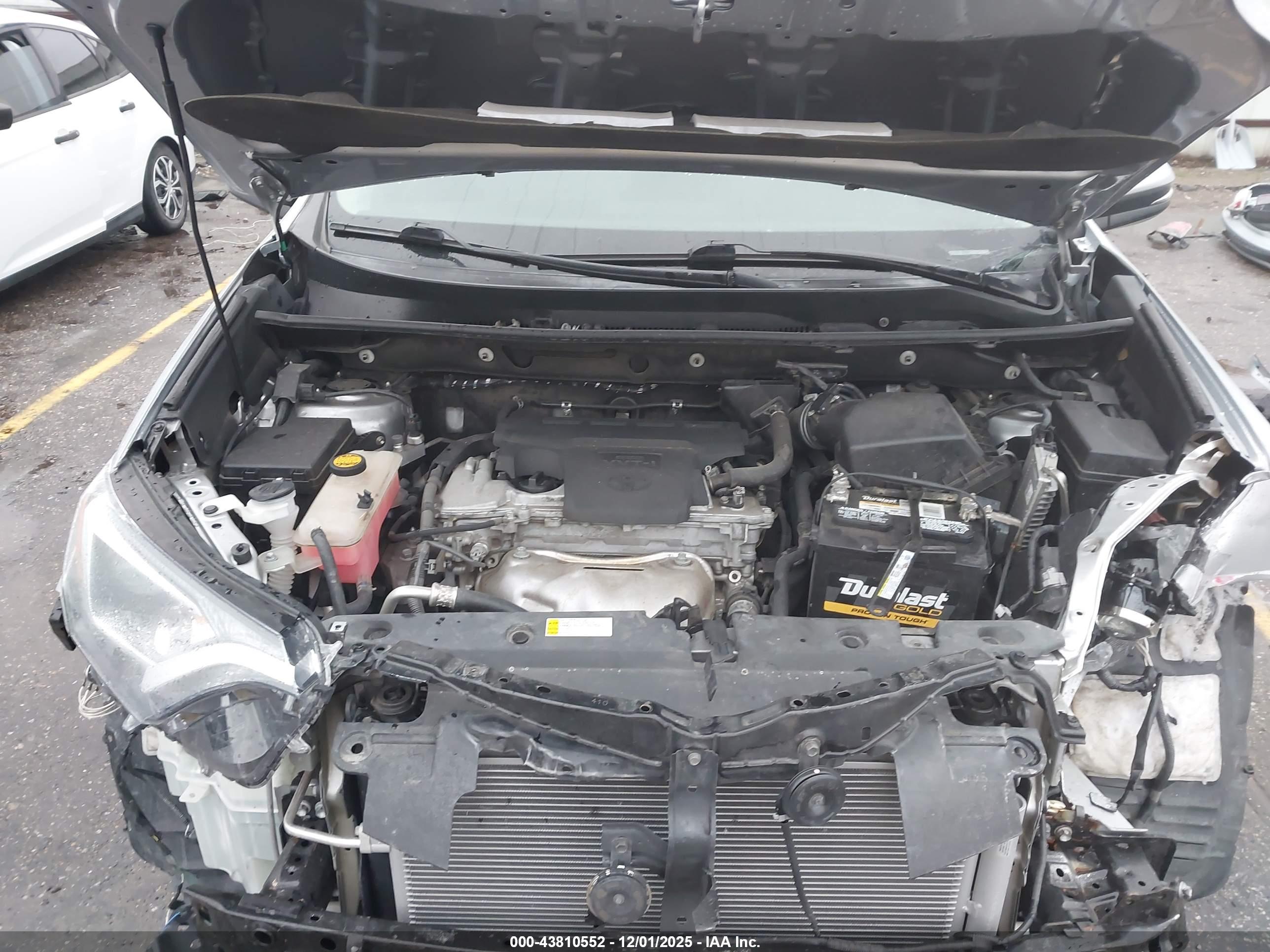 TOYOTA RAV4 image 10