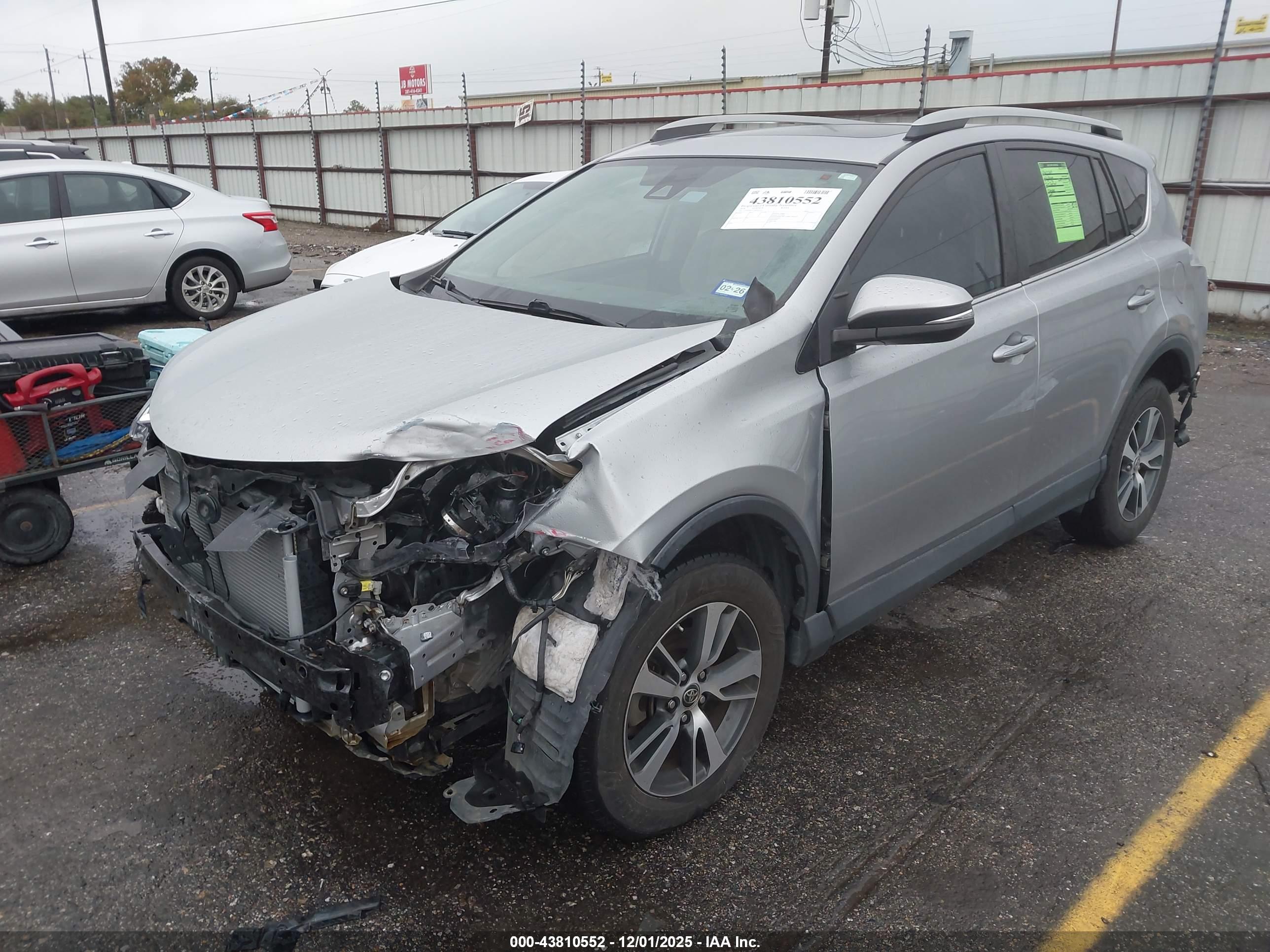 TOYOTA RAV4 image 2