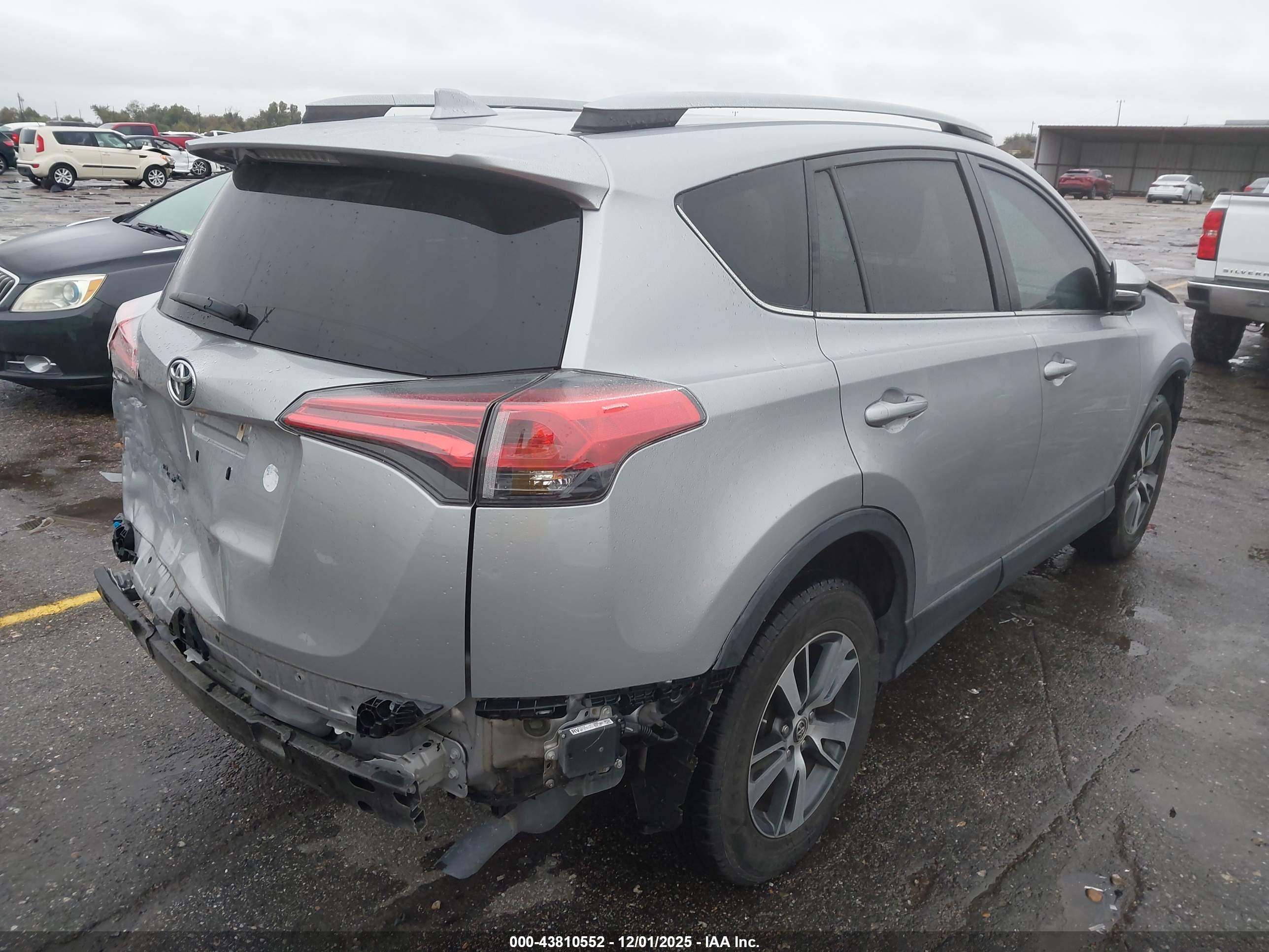 TOYOTA RAV4 image 4