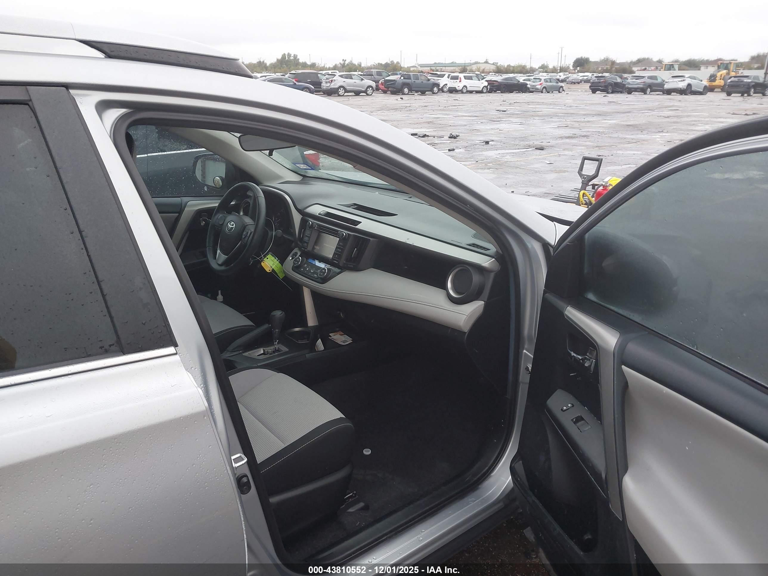 TOYOTA RAV4 image 5