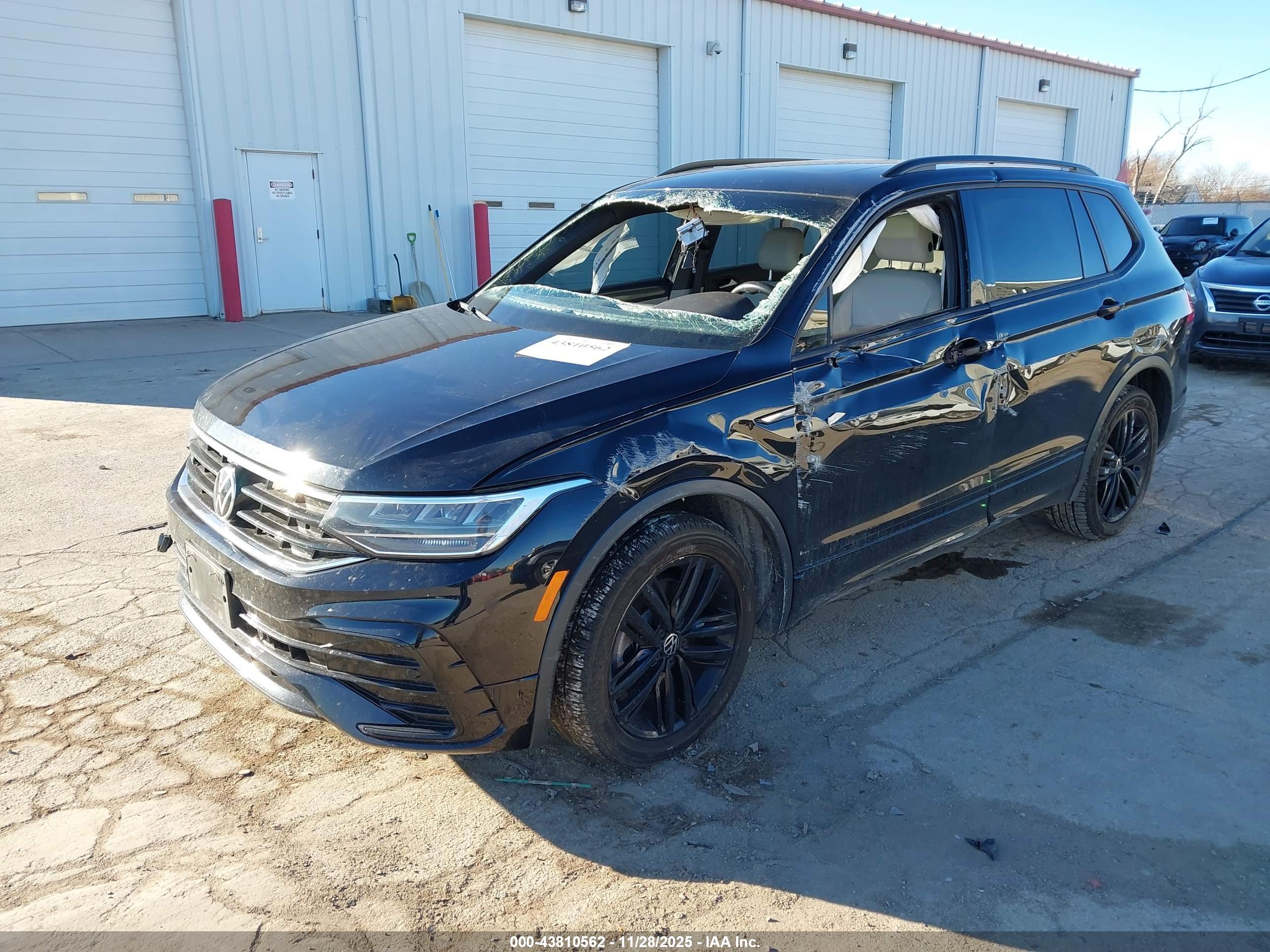 VOLKSWAGEN TIGUAN image 2