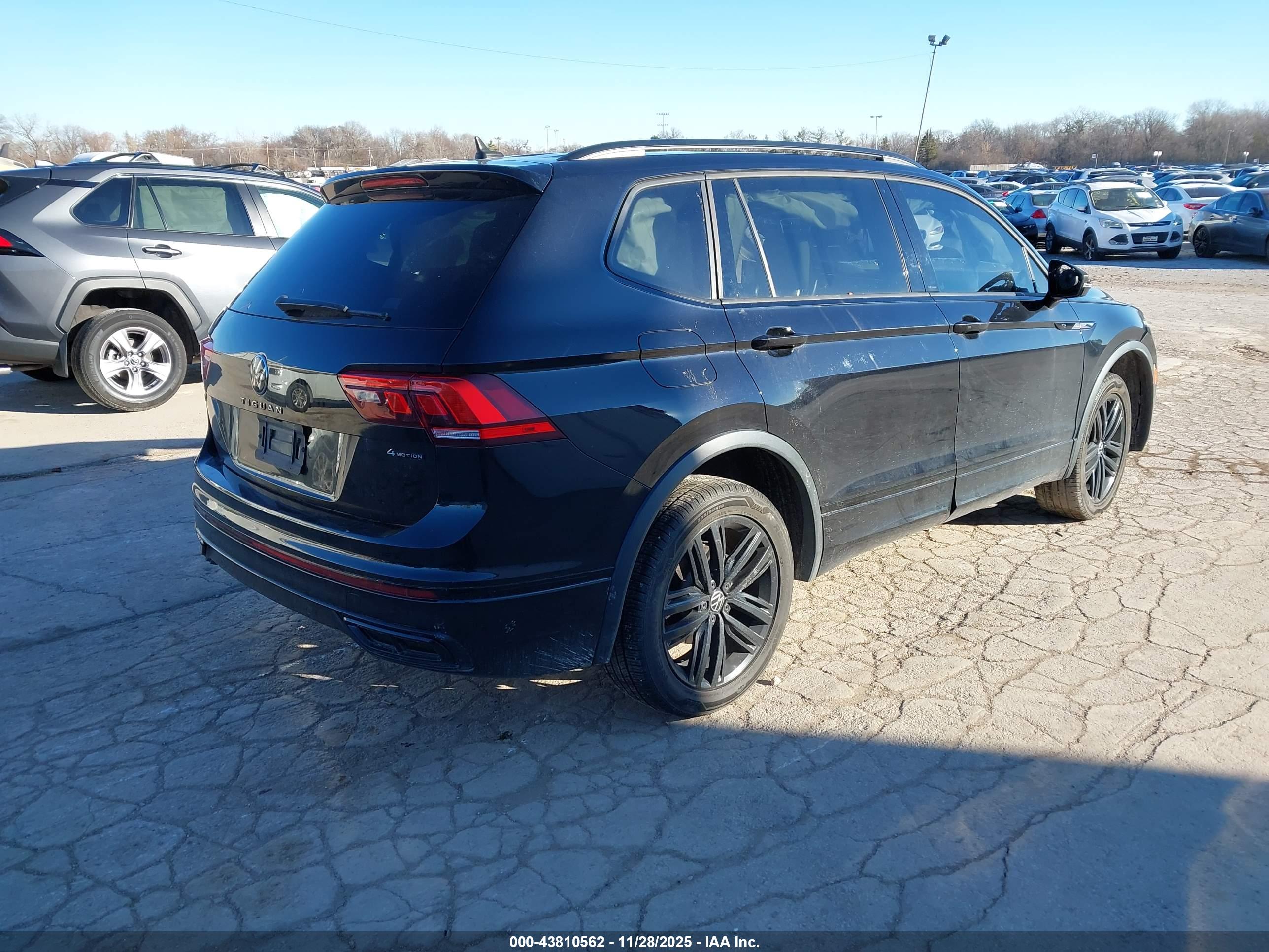 VOLKSWAGEN TIGUAN image 4
