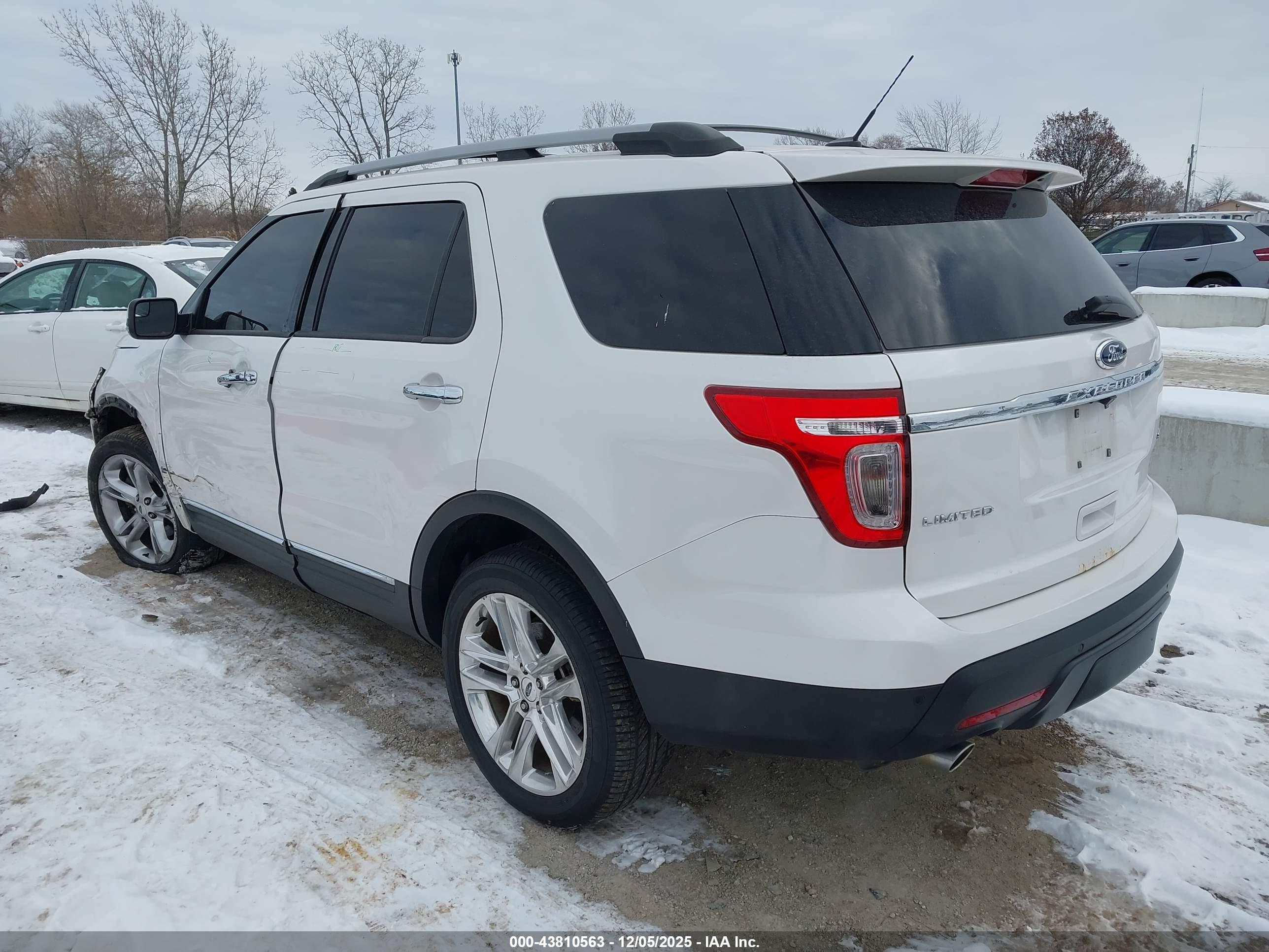 FORD EXPLORER image 3