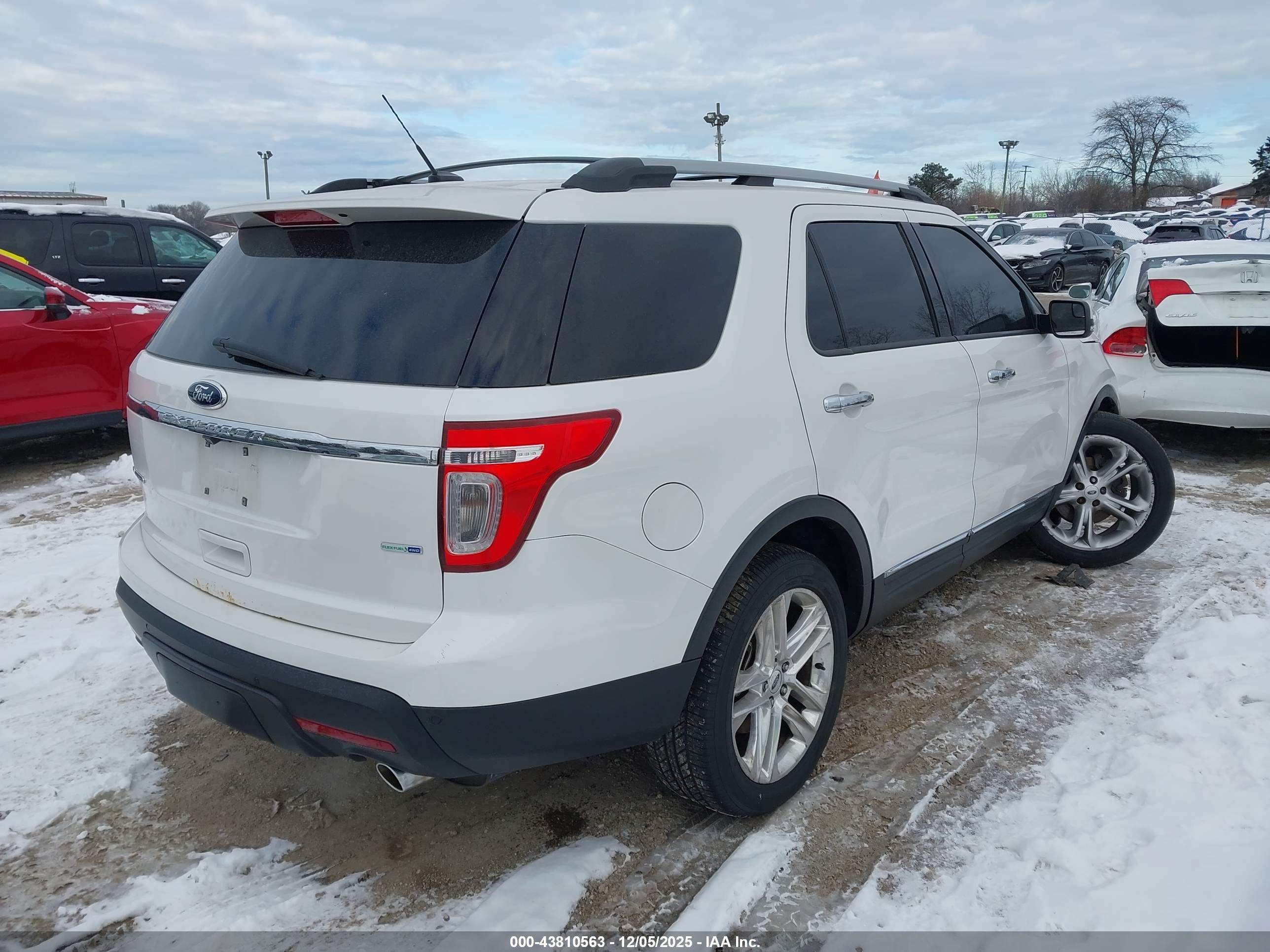 FORD EXPLORER image 4