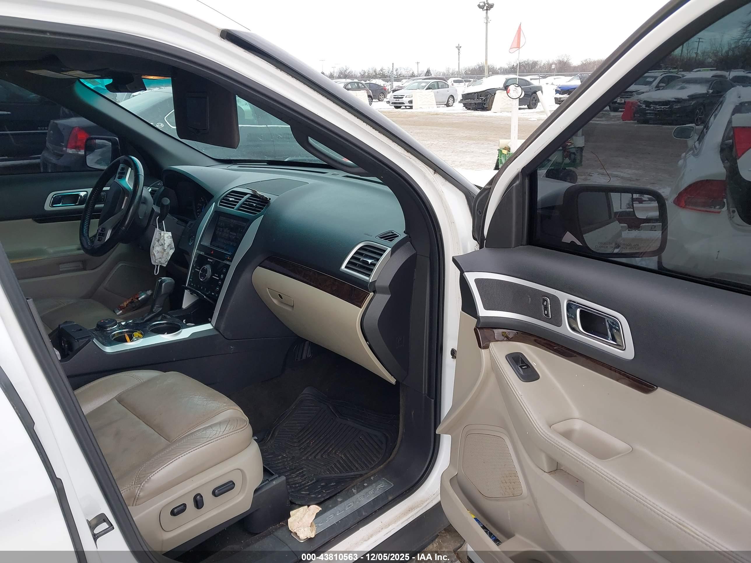 FORD EXPLORER image 5