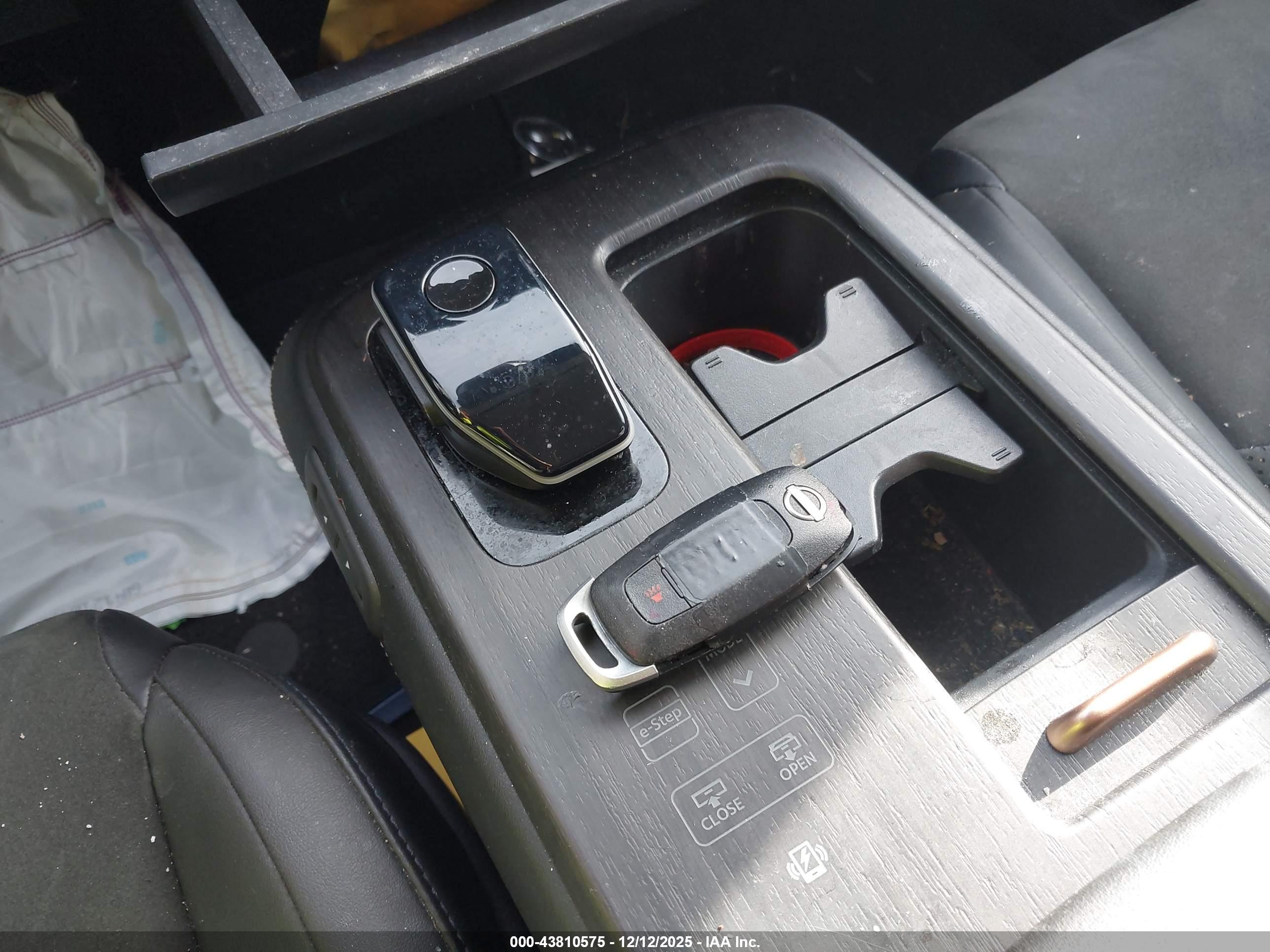 NISSAN ARIYA image 11