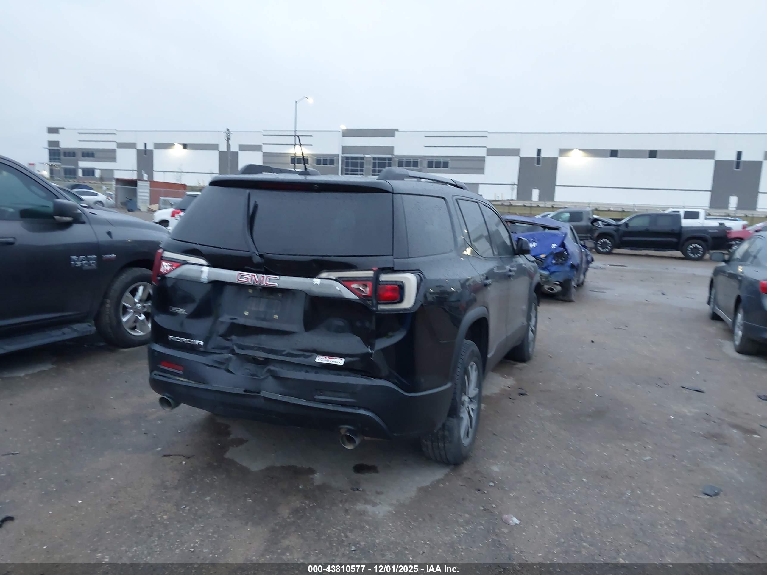 GMC ACADIA image 4