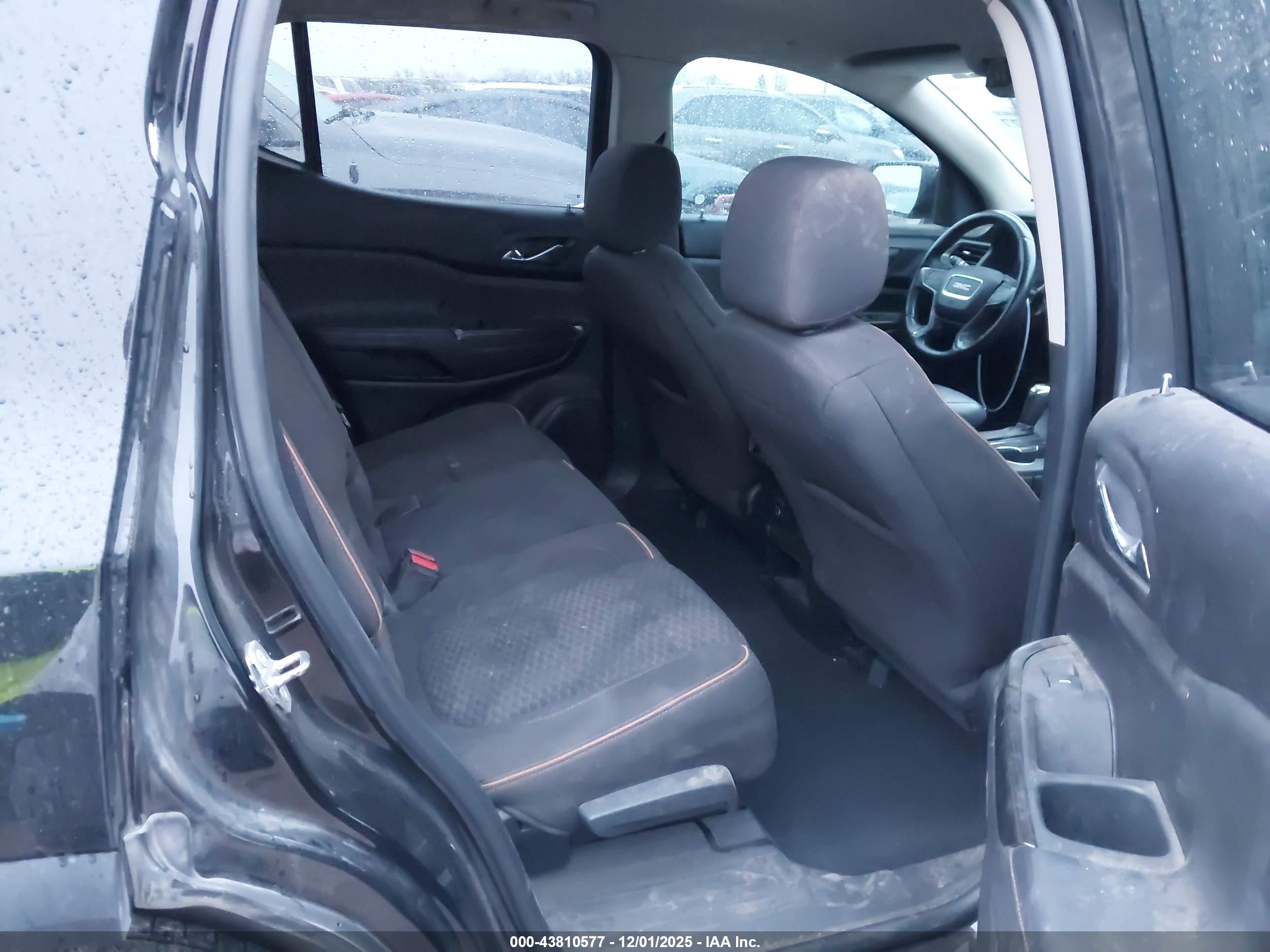 GMC ACADIA image 8