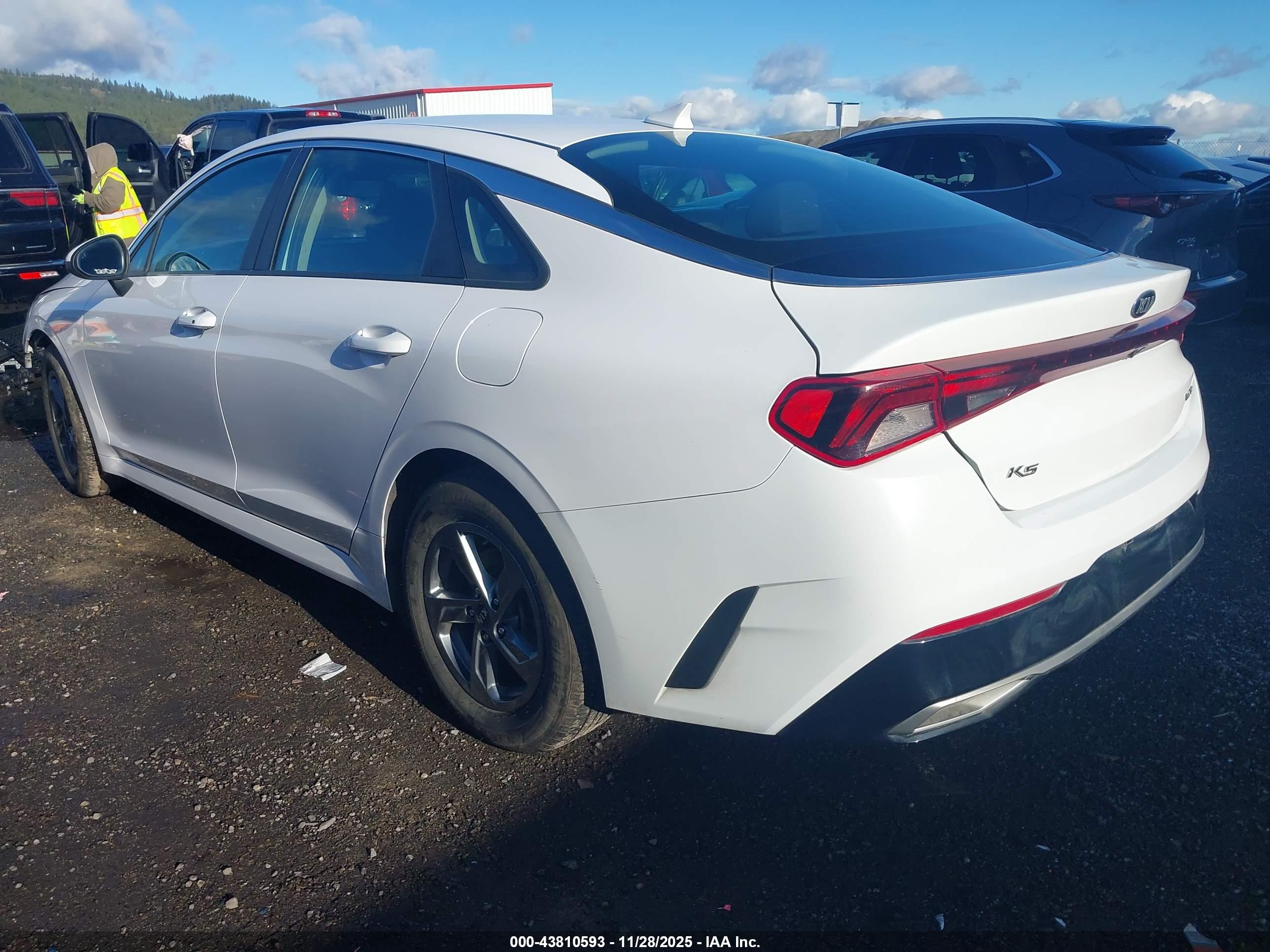 KIA K5 image 3