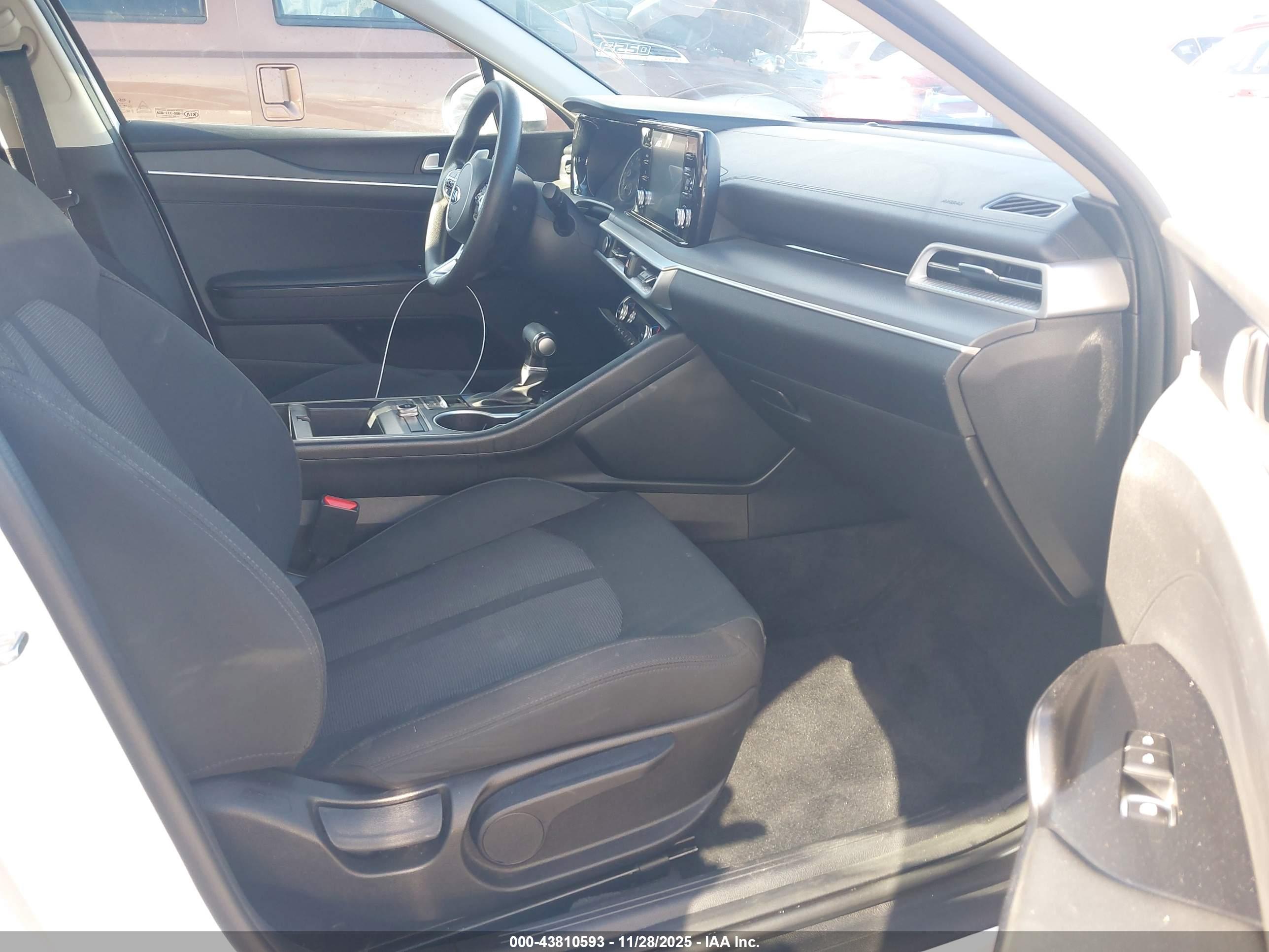 KIA K5 image 5