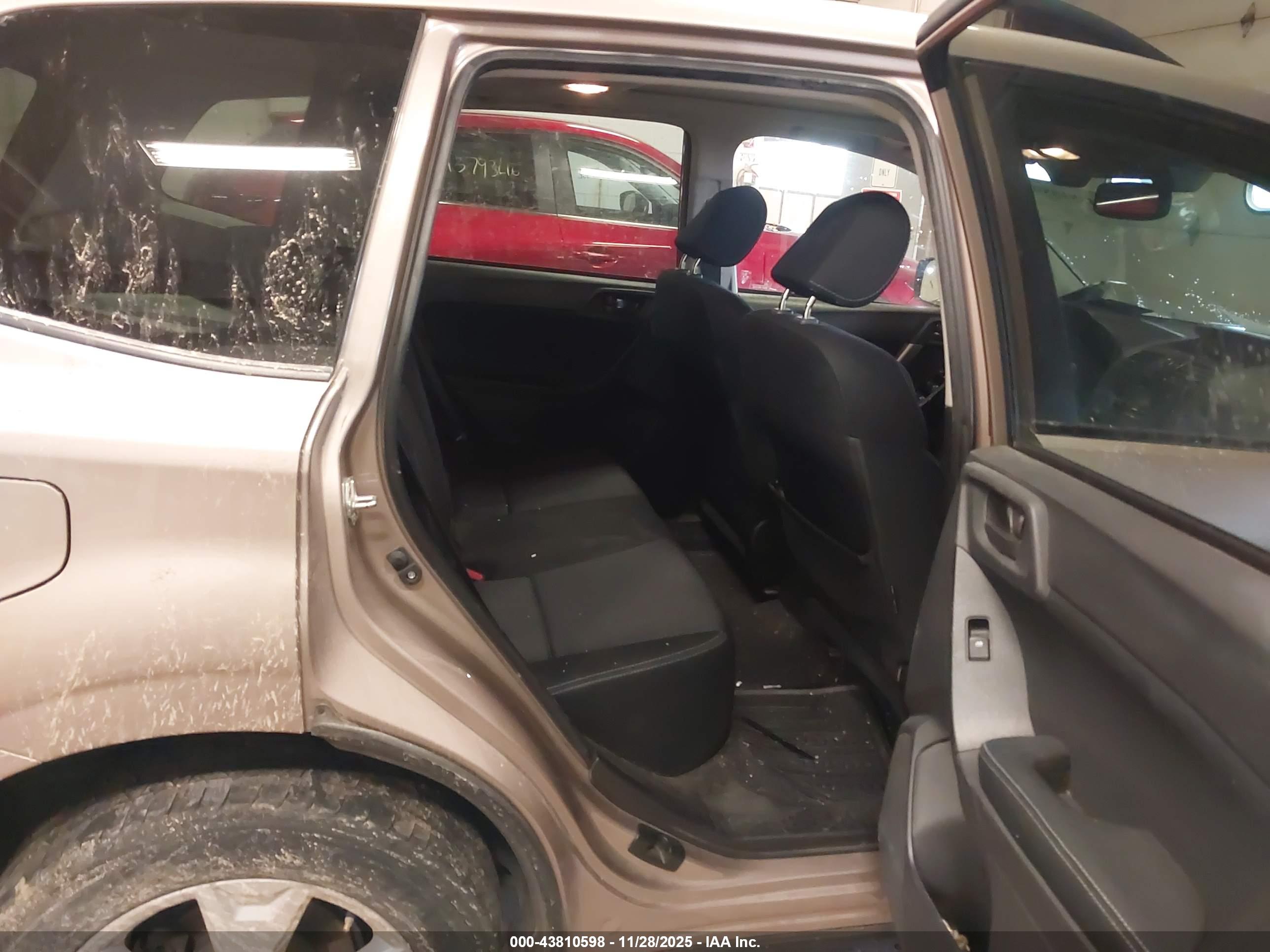 SUBARU FORESTER image 8