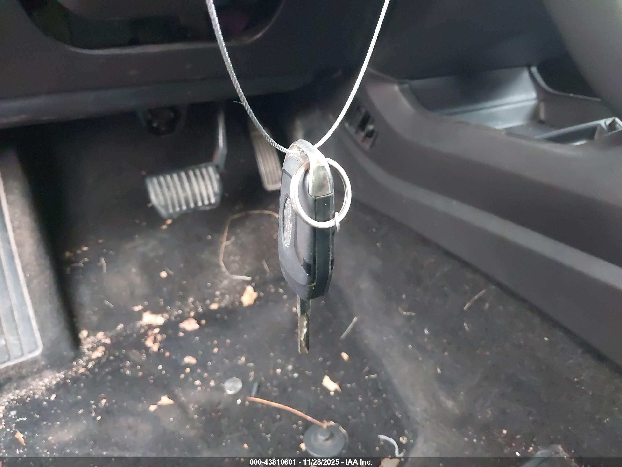 FORD FUSION image 11