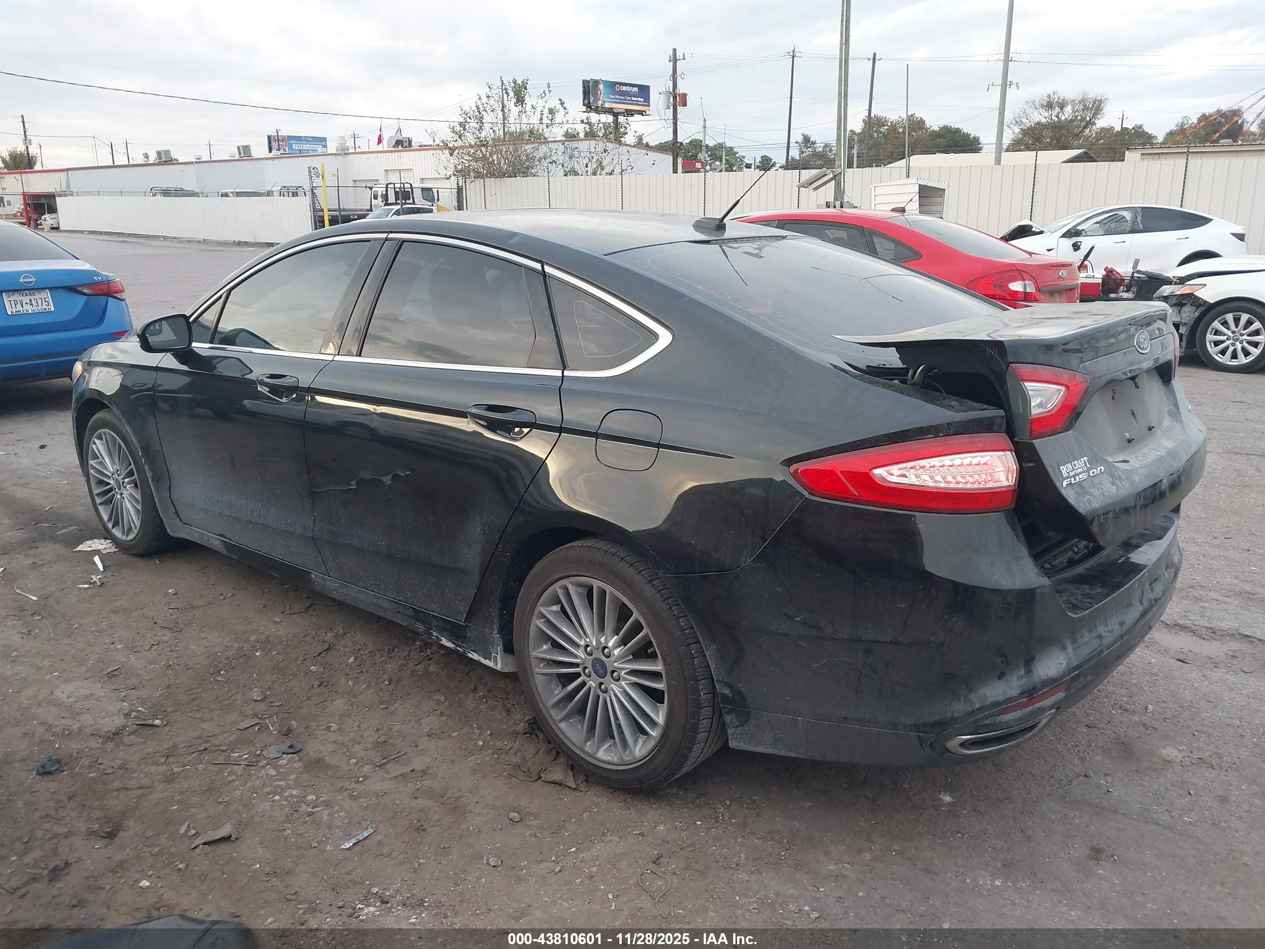 FORD FUSION image 6