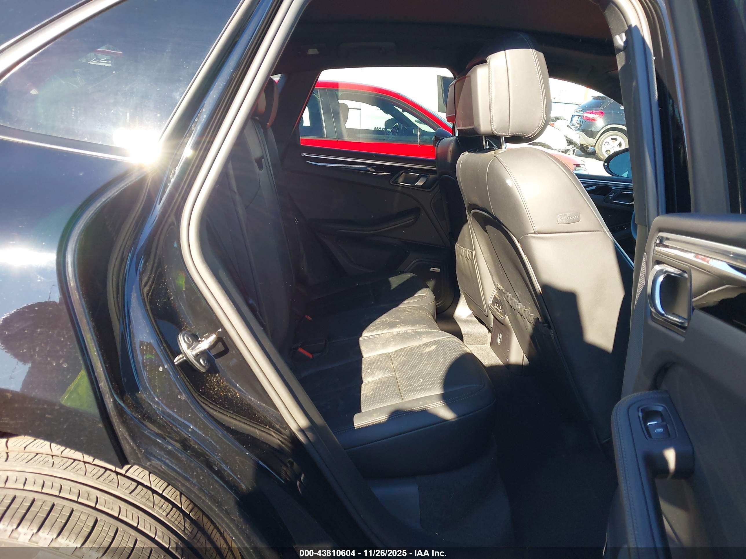 PORSCHE MACAN image 8