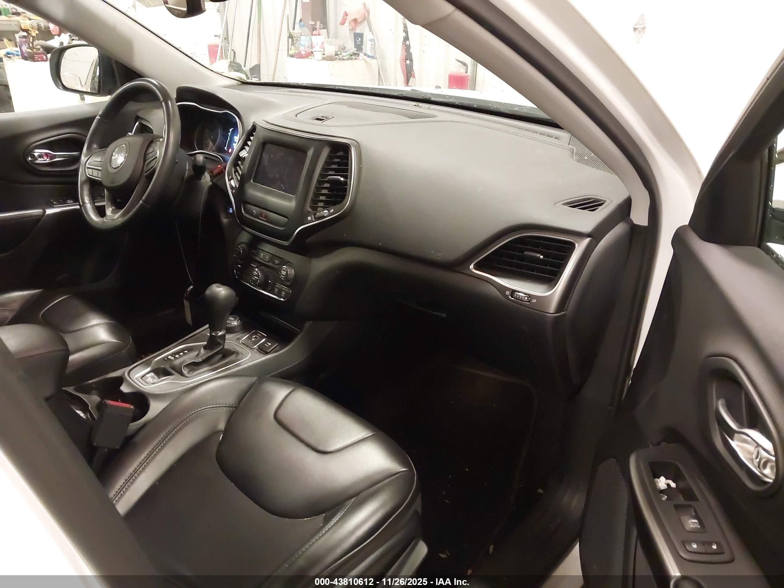 JEEP CHEROKEE image 5
