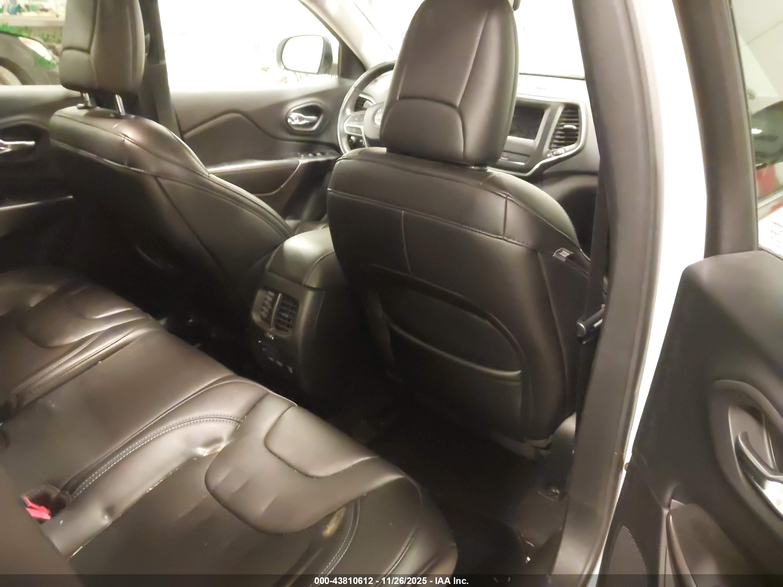 JEEP CHEROKEE image 8