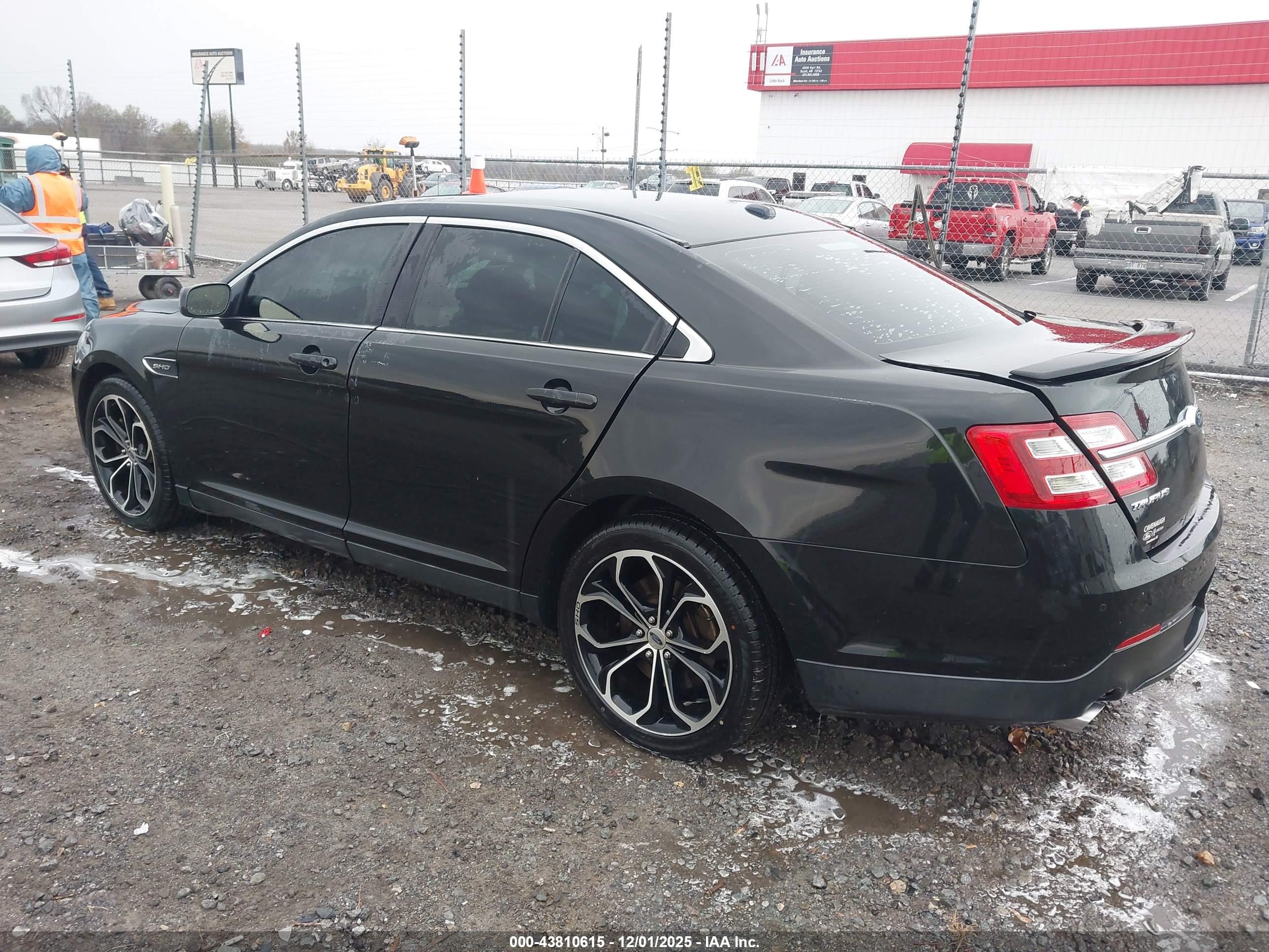 FORD TAURUS image 3