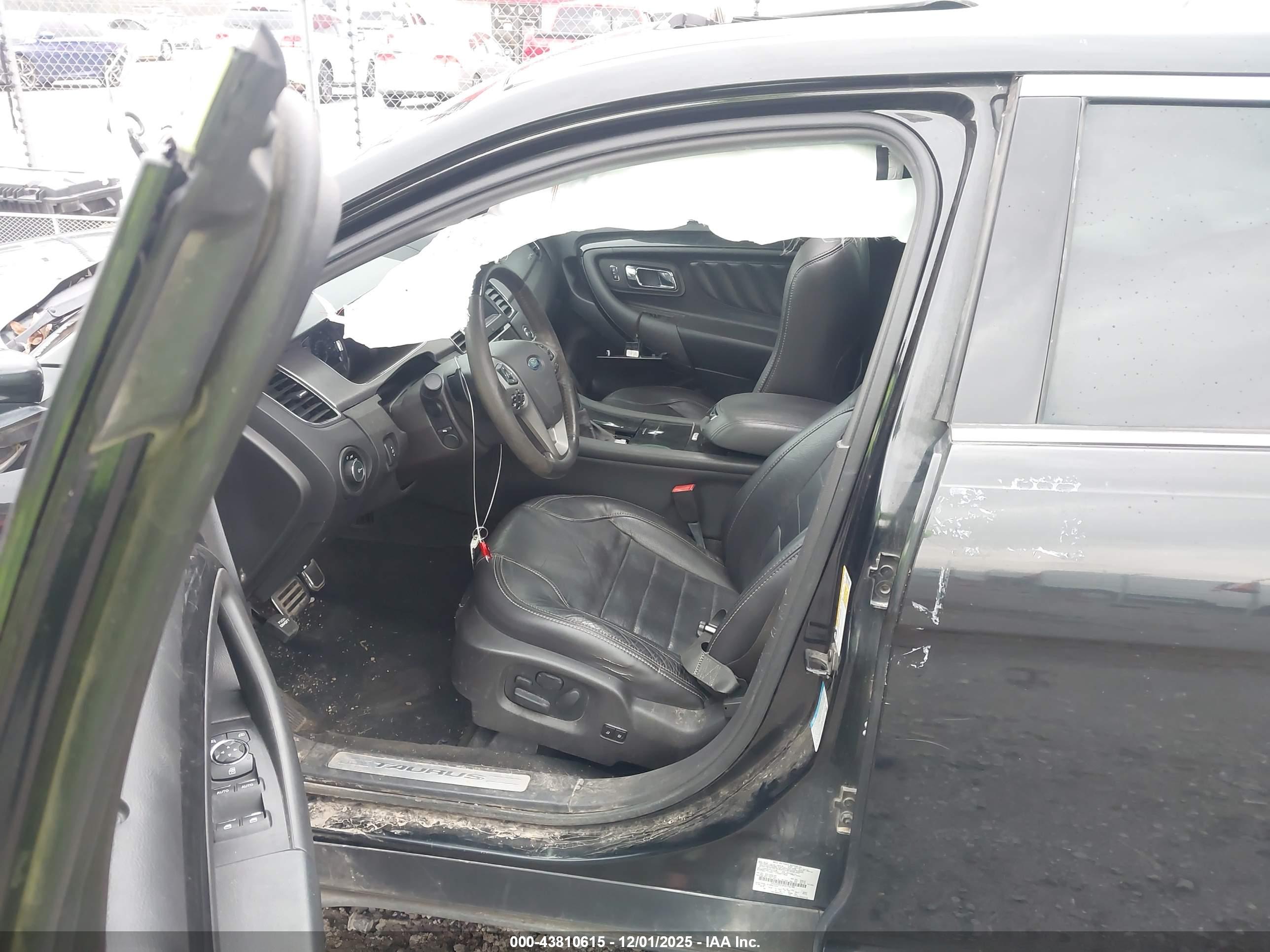 FORD TAURUS image 5