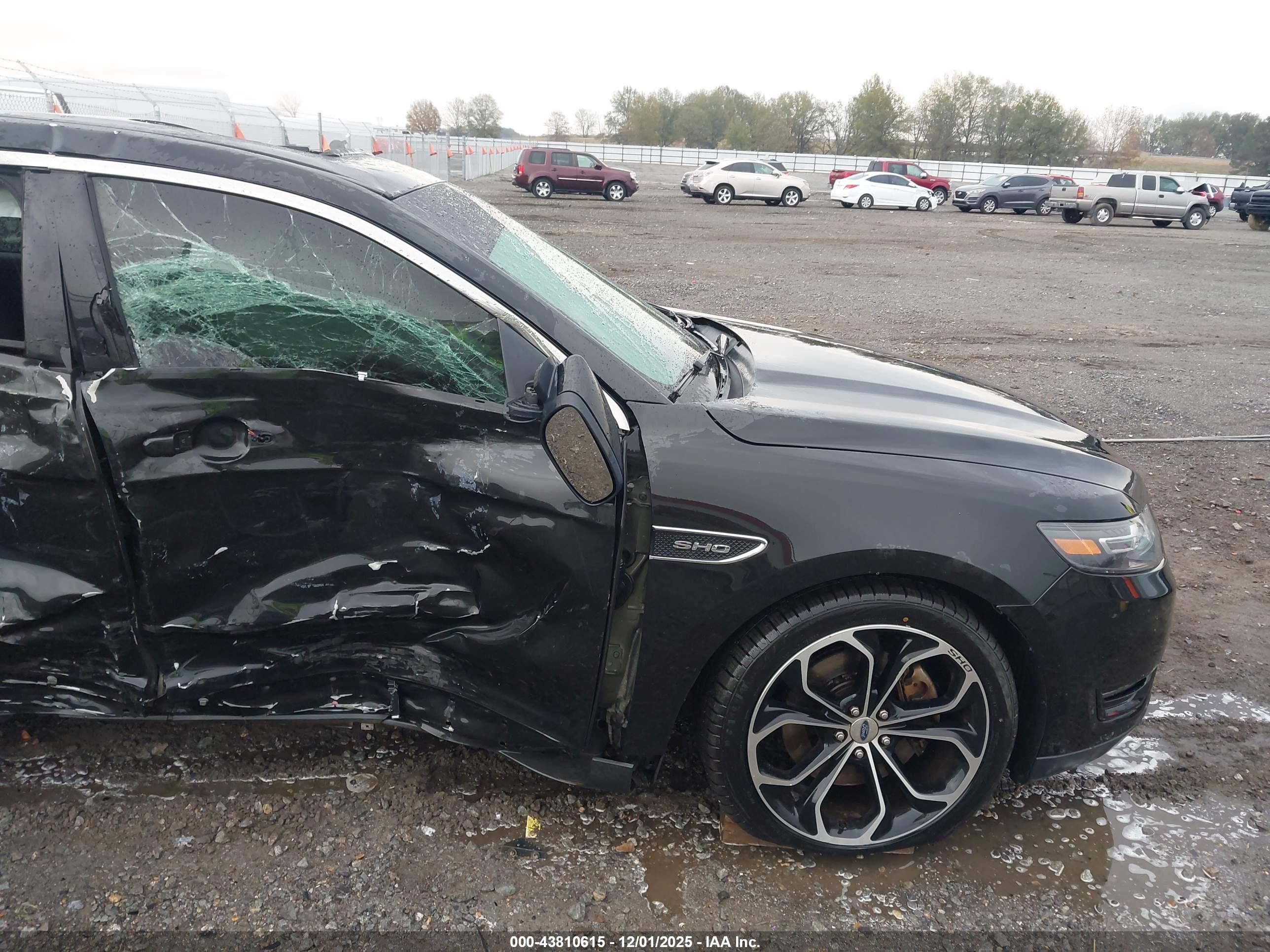 FORD TAURUS image 6