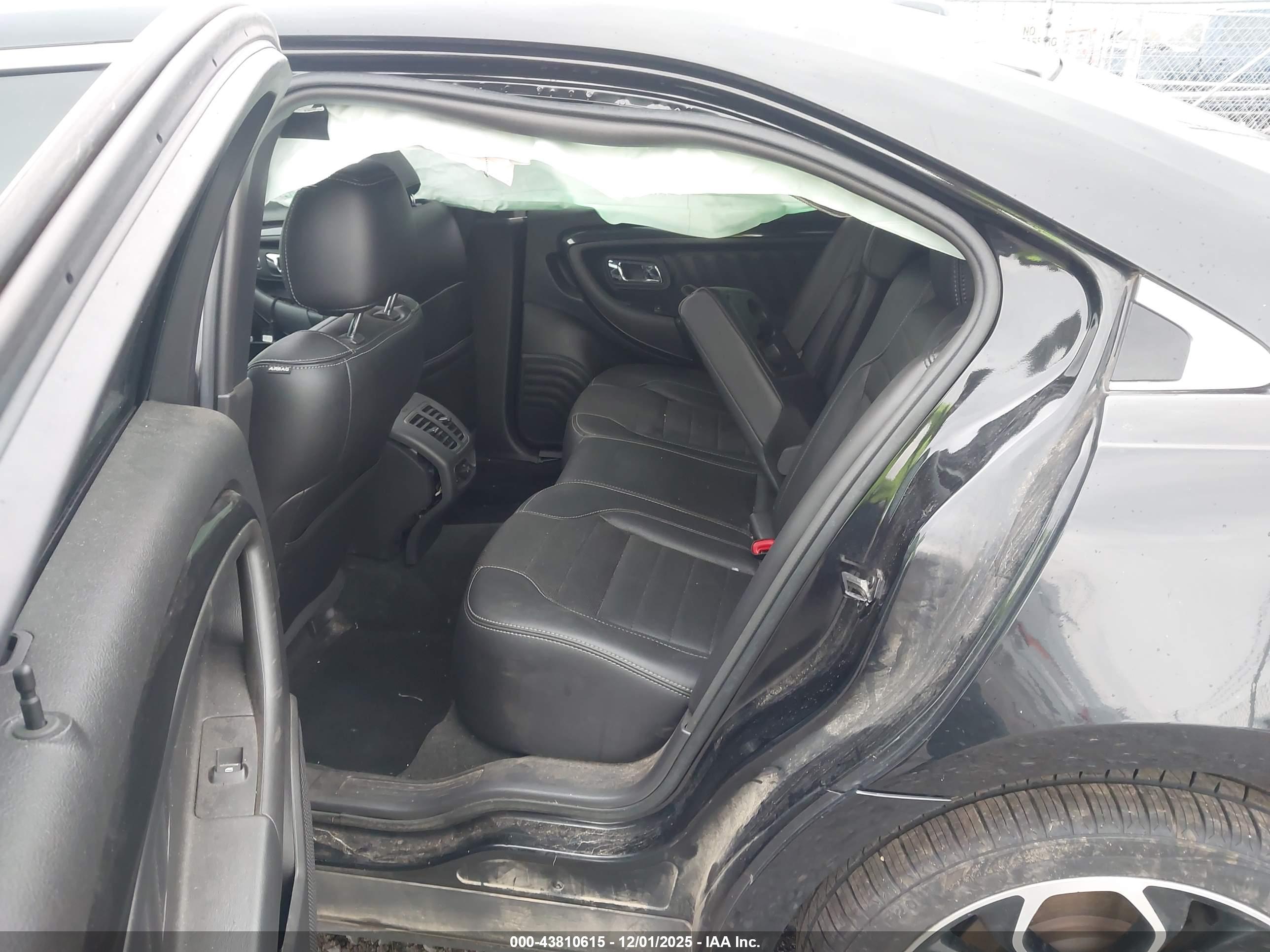 FORD TAURUS image 8
