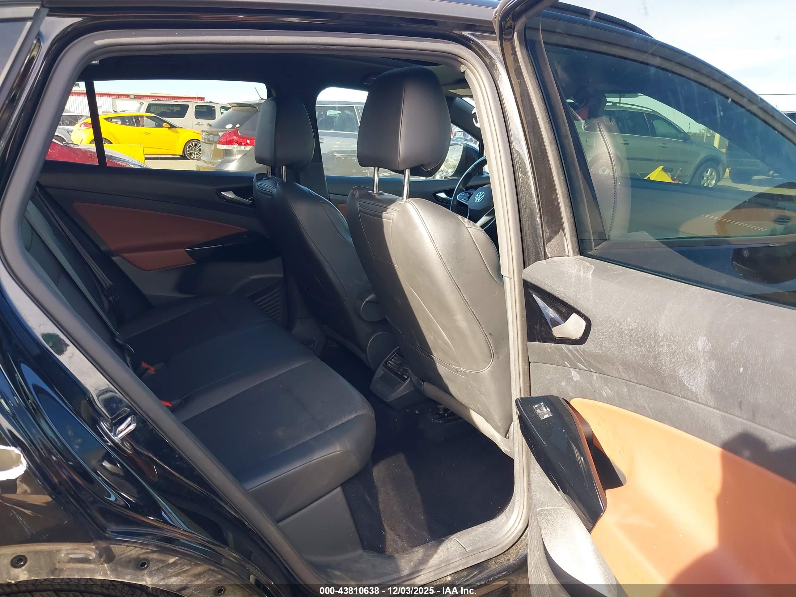 VOLKSWAGEN ID.4 image 8