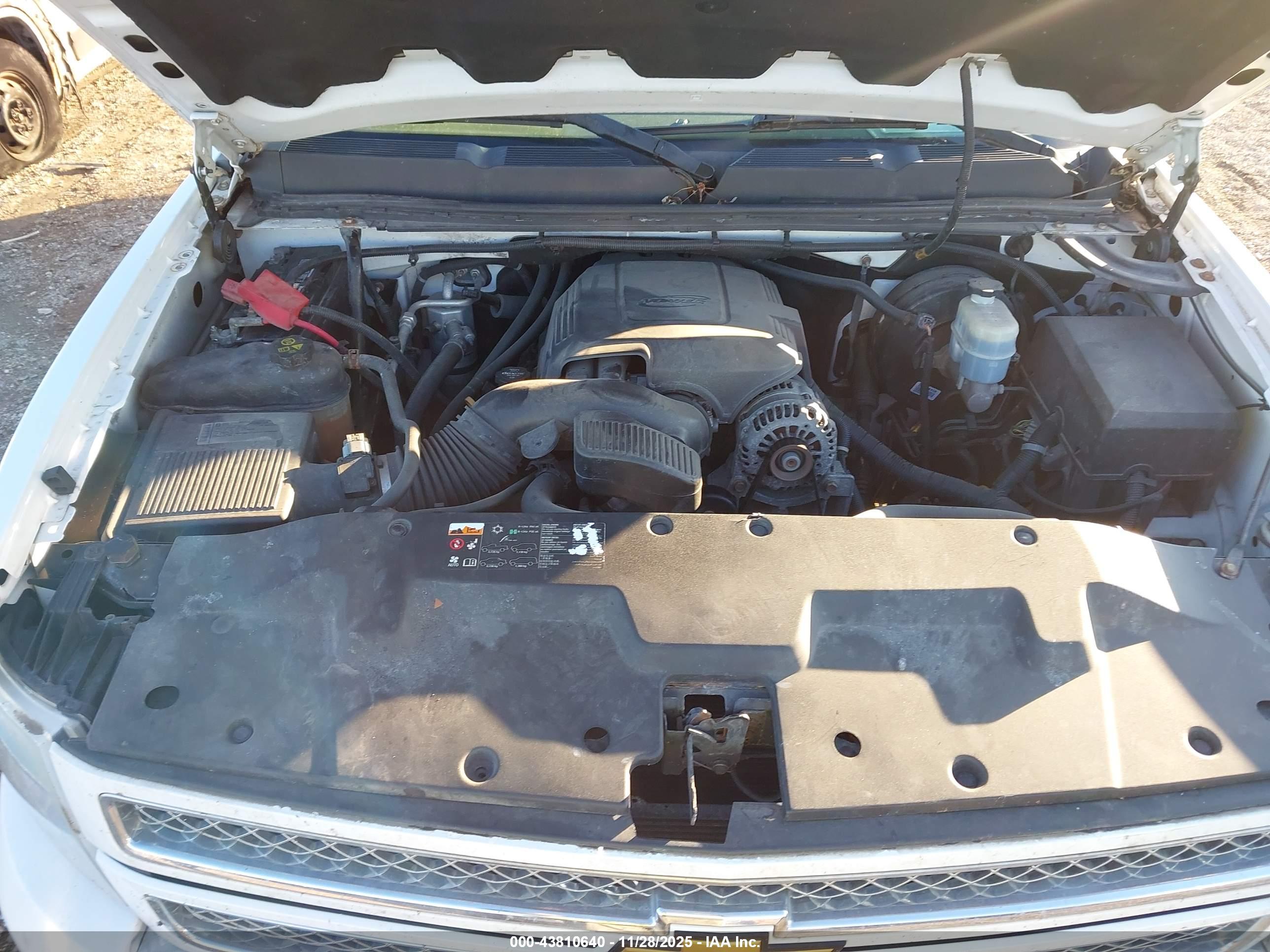 CHEVROLET SILVERADO image 10