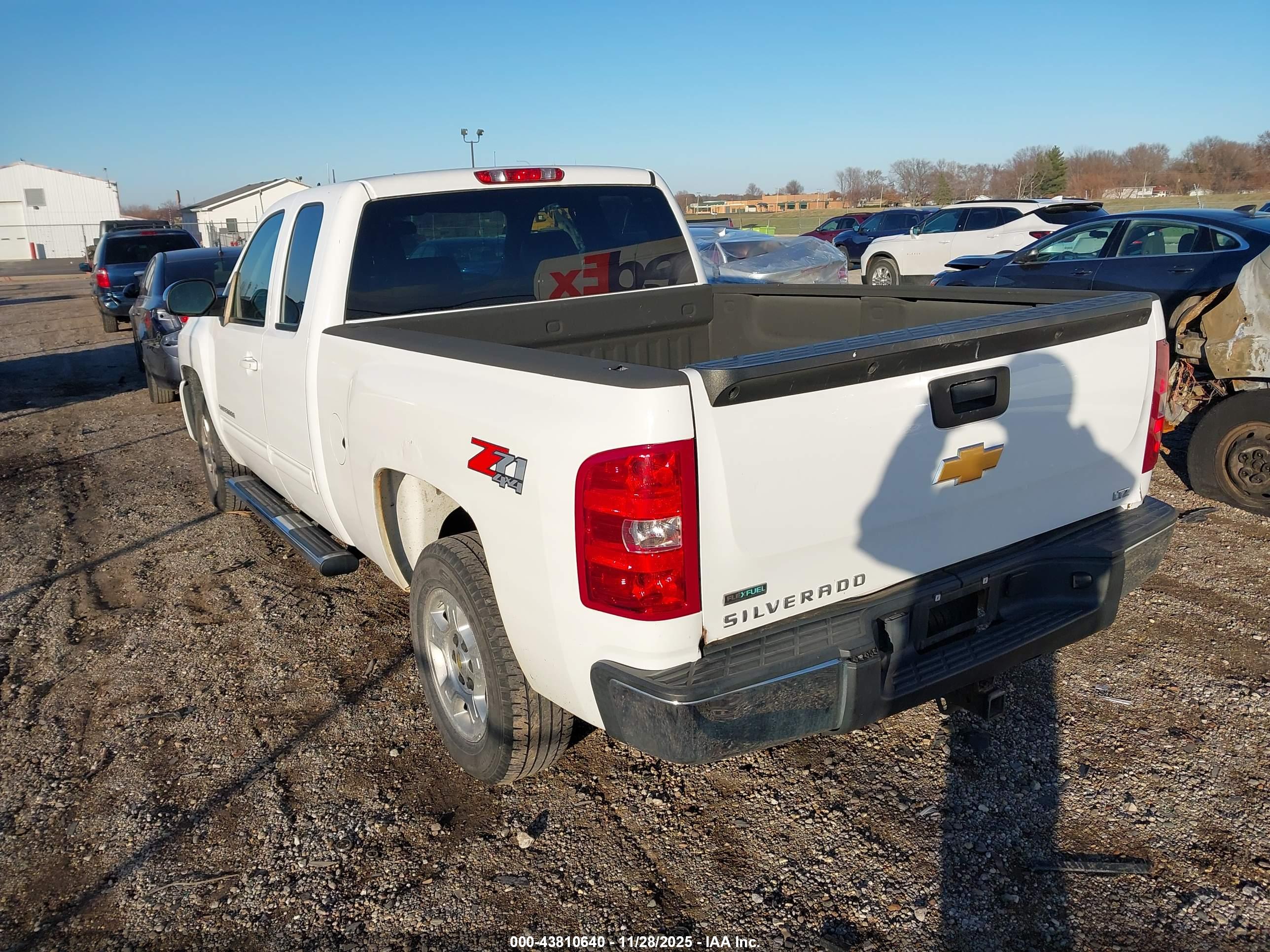 CHEVROLET SILVERADO image 3