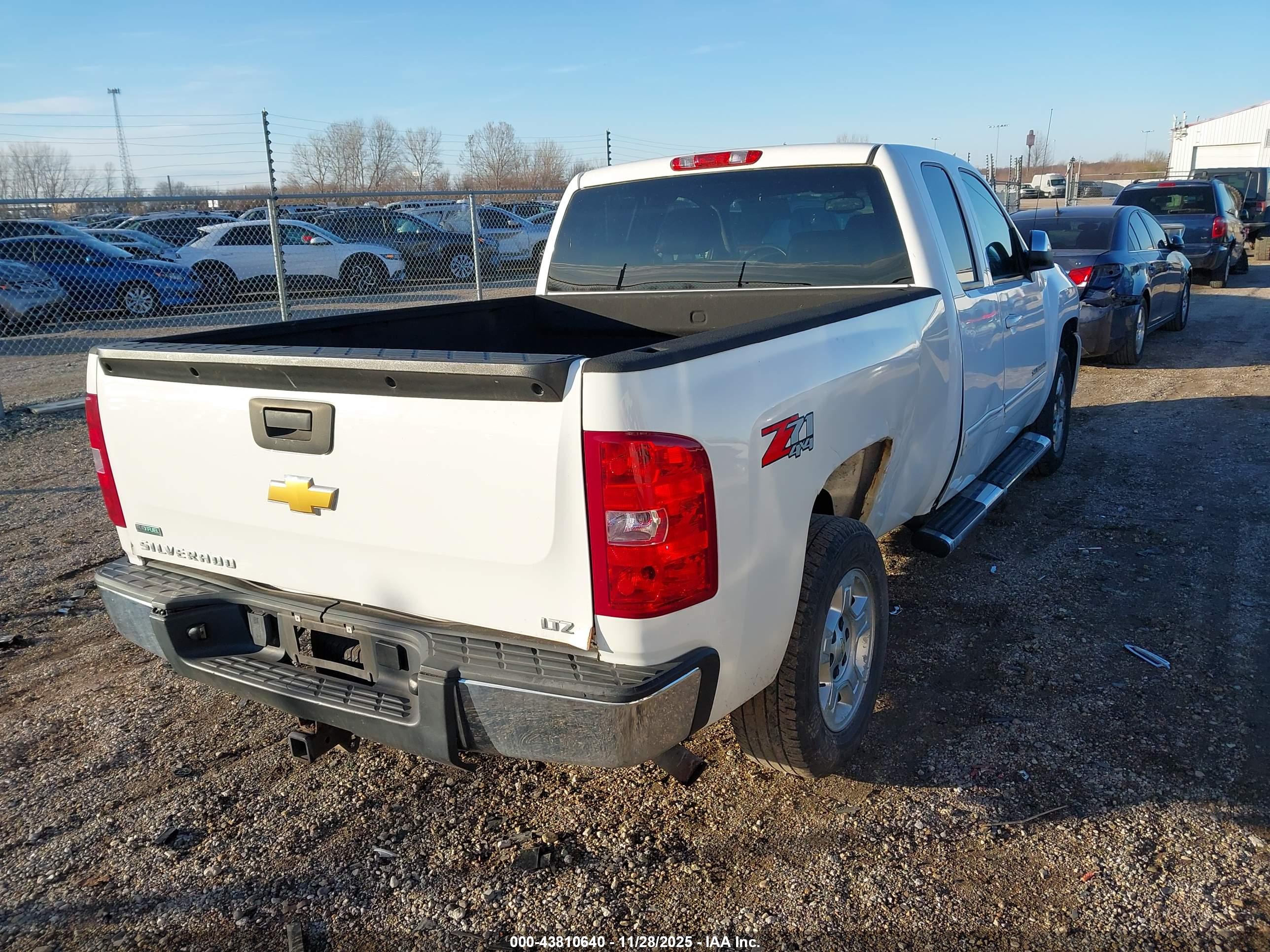 CHEVROLET SILVERADO image 4