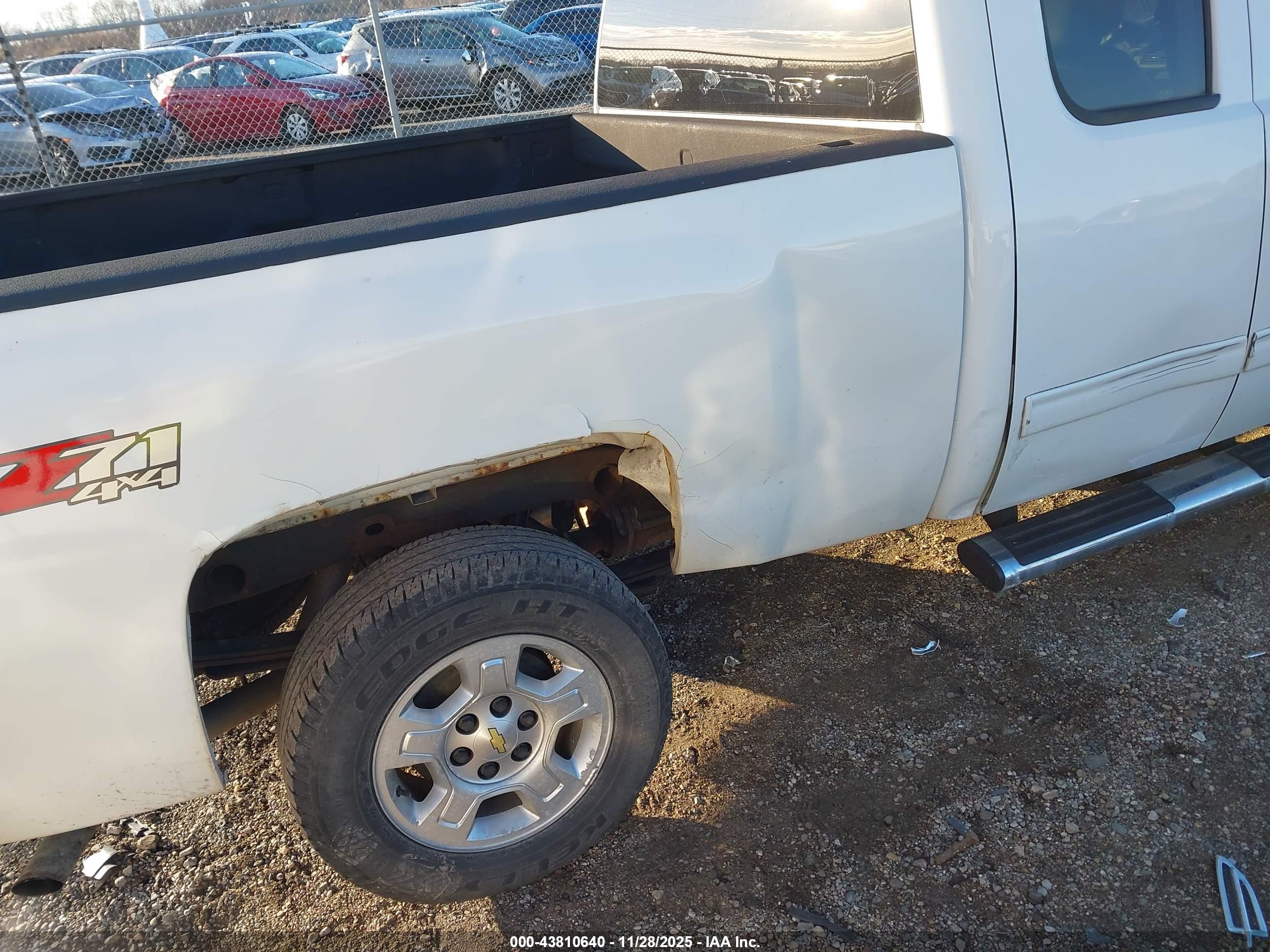 CHEVROLET SILVERADO image 6