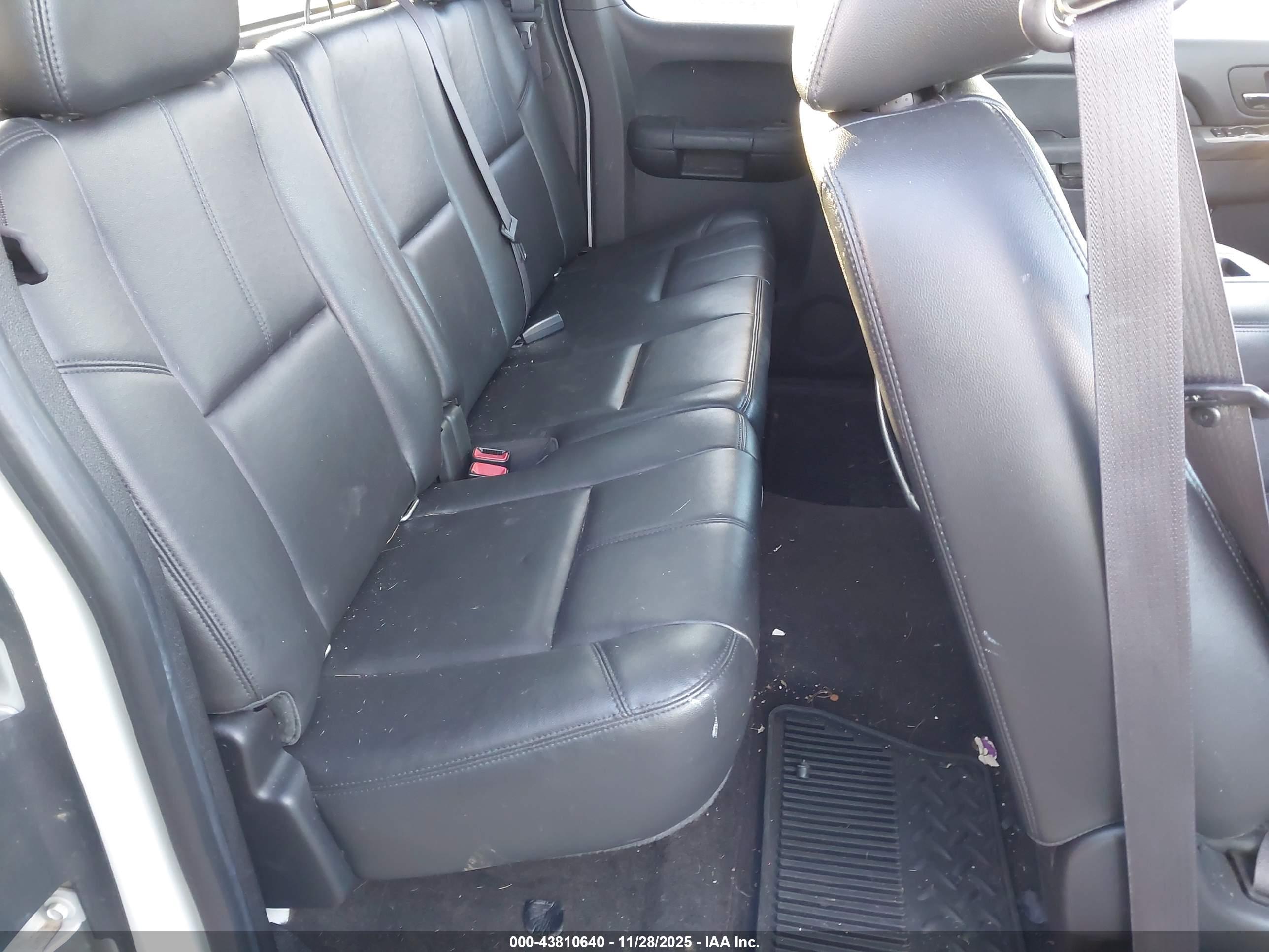 CHEVROLET SILVERADO image 8