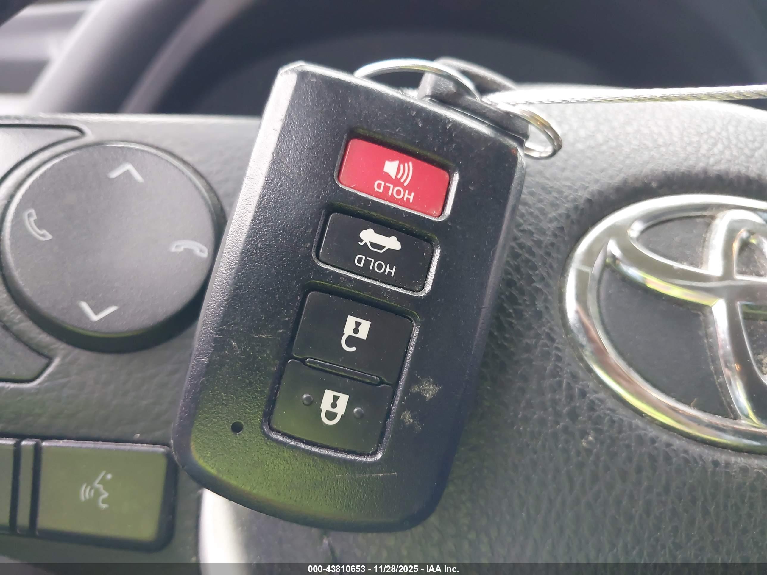 TOYOTA COROLLA image 11