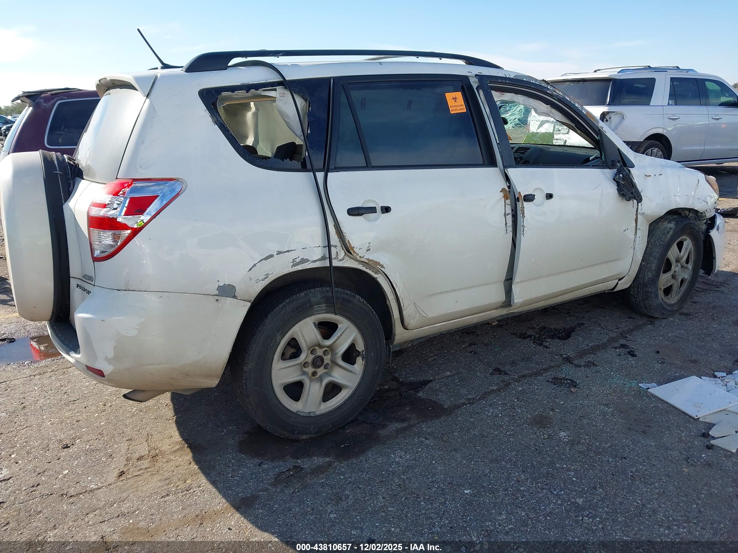 TOYOTA RAV4 image 4