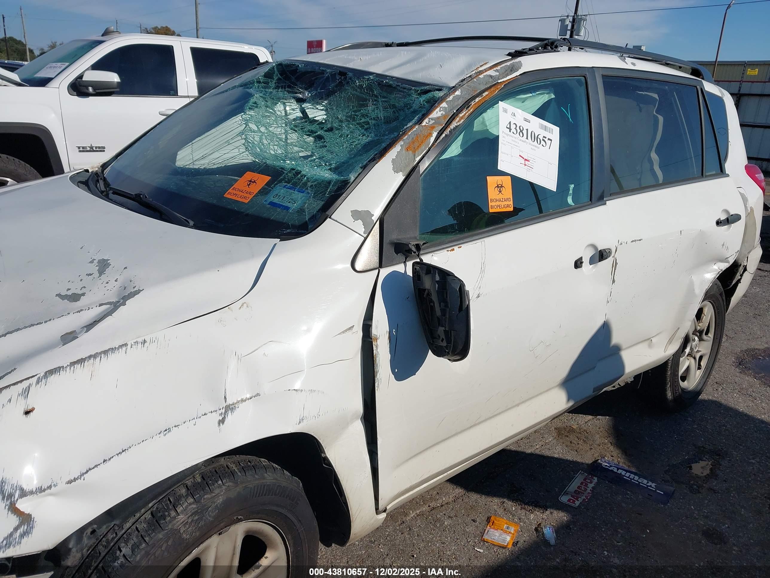 TOYOTA RAV4 image 6