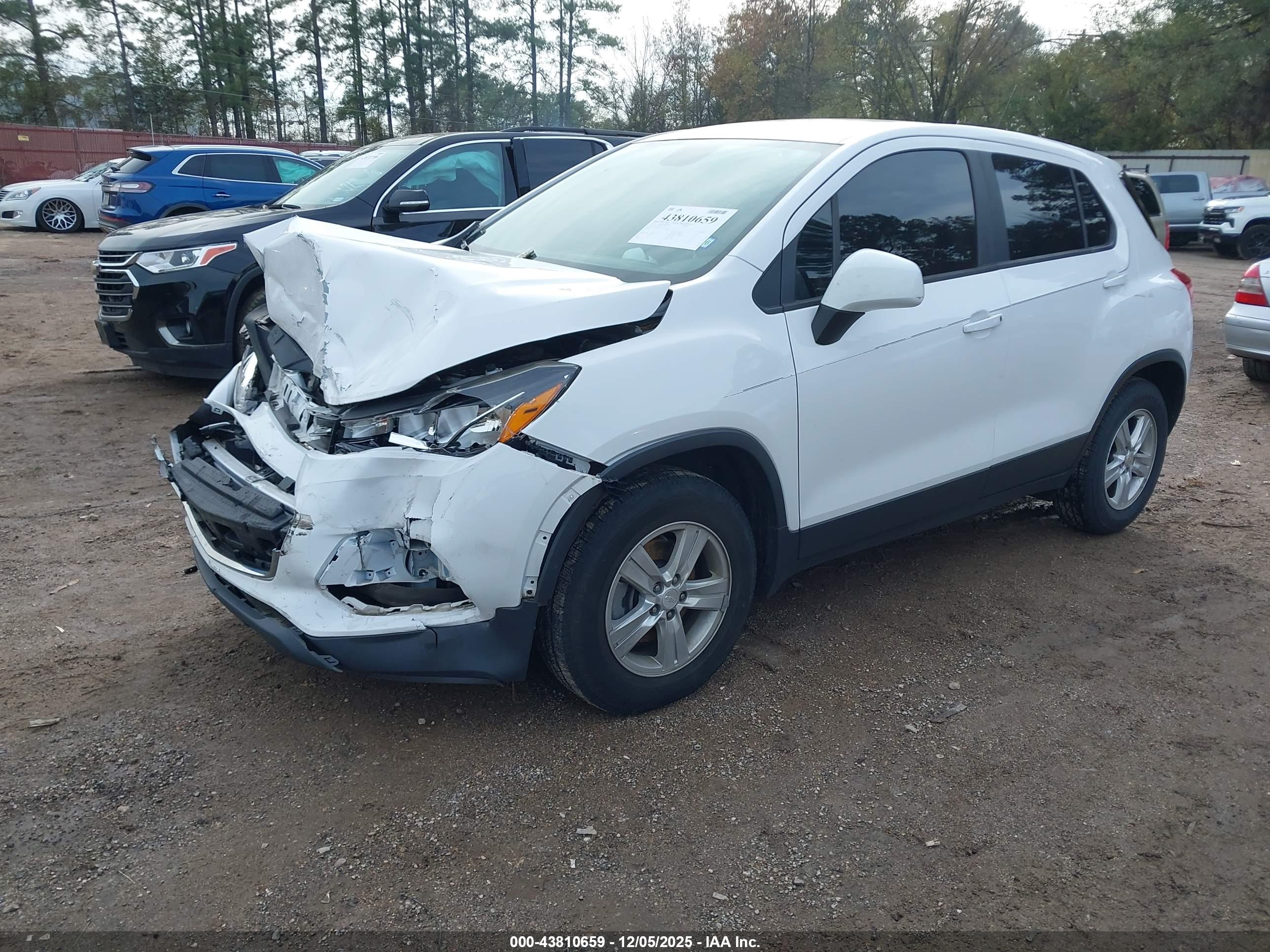 CHEVROLET TRAX image 2