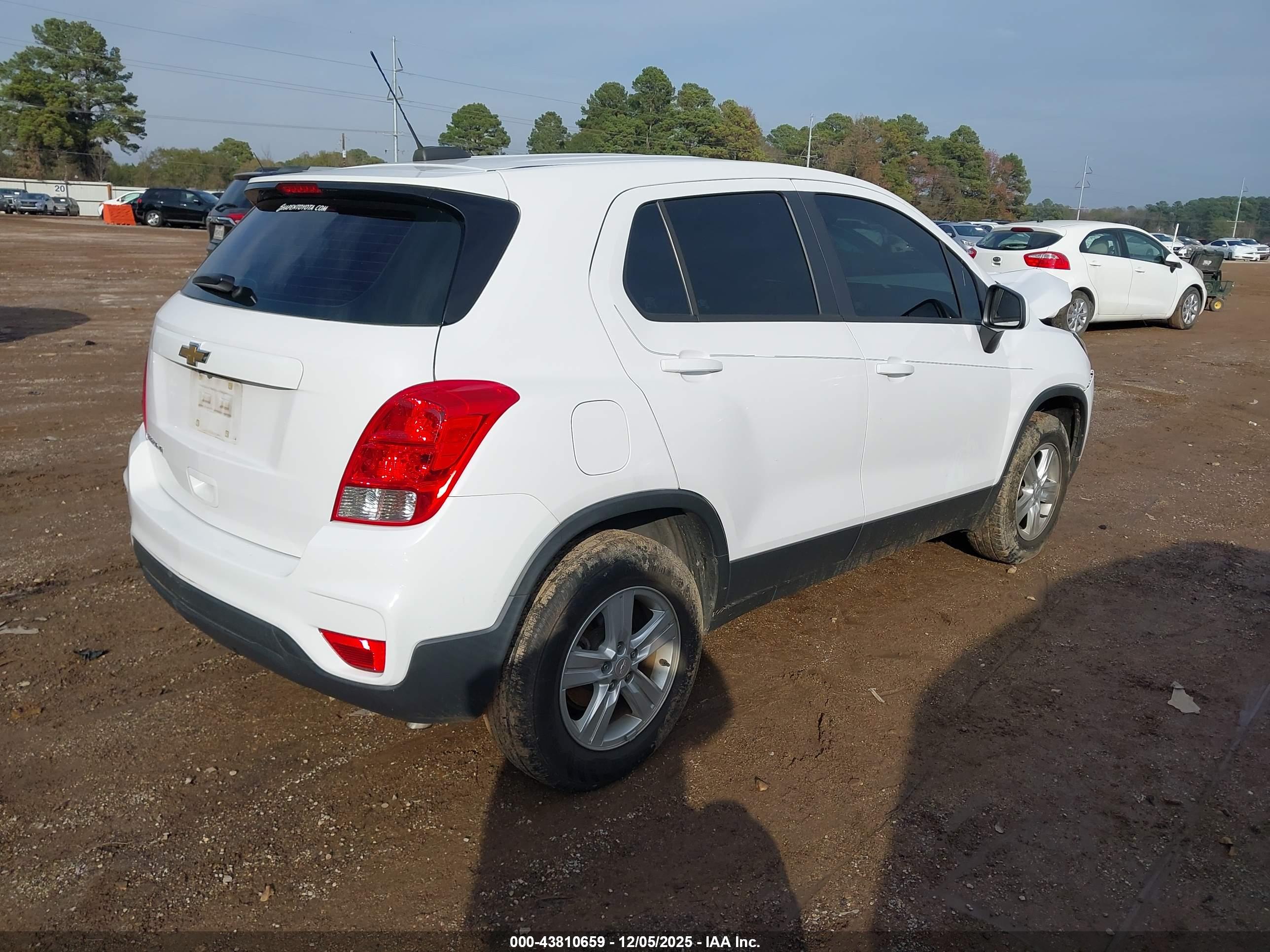 CHEVROLET TRAX image 4