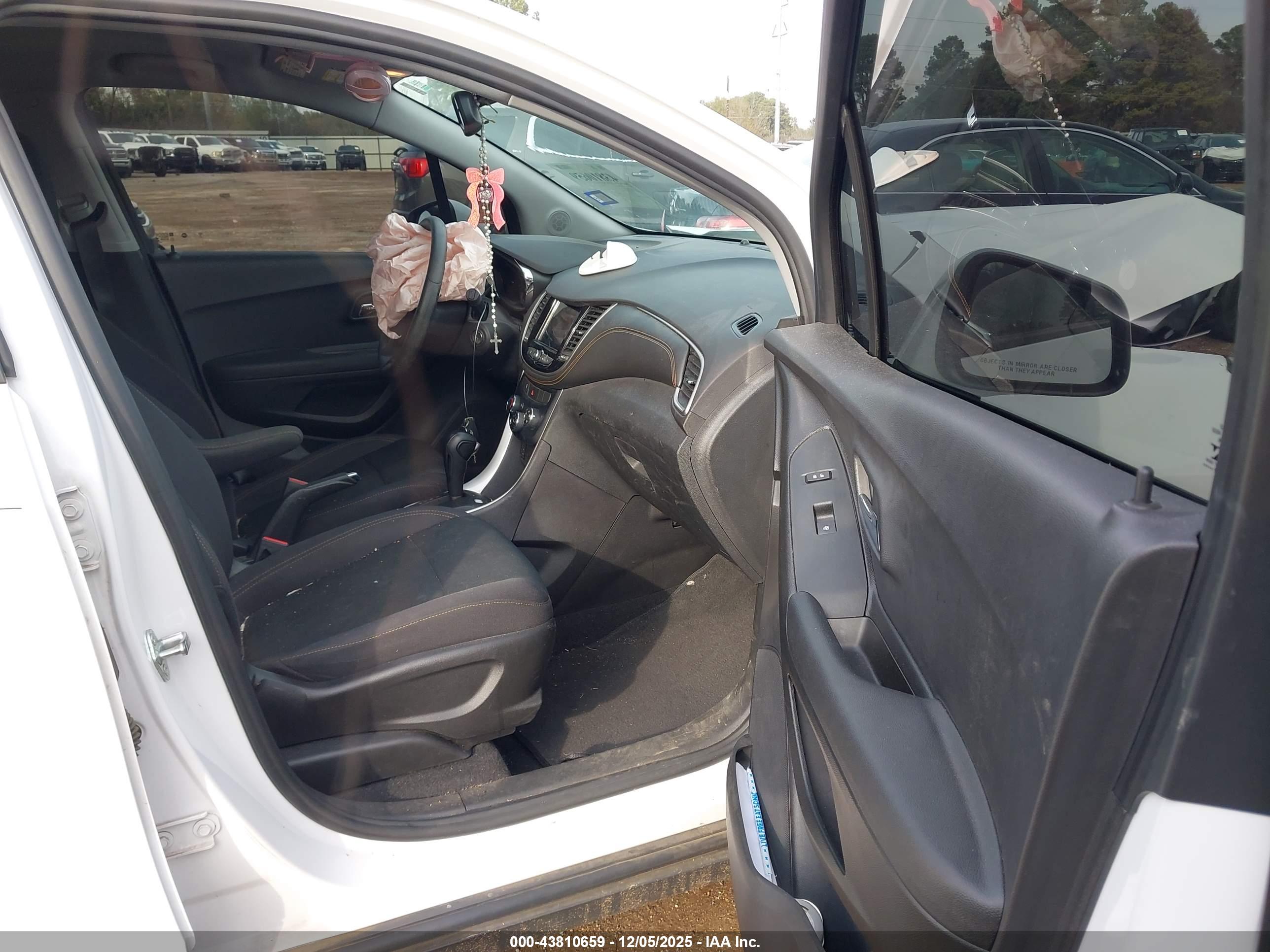 CHEVROLET TRAX image 5