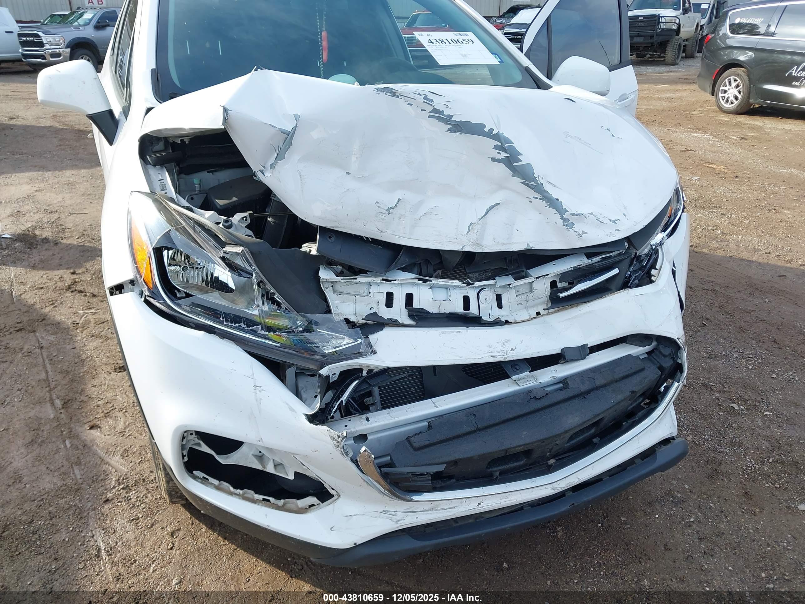 CHEVROLET TRAX image 6