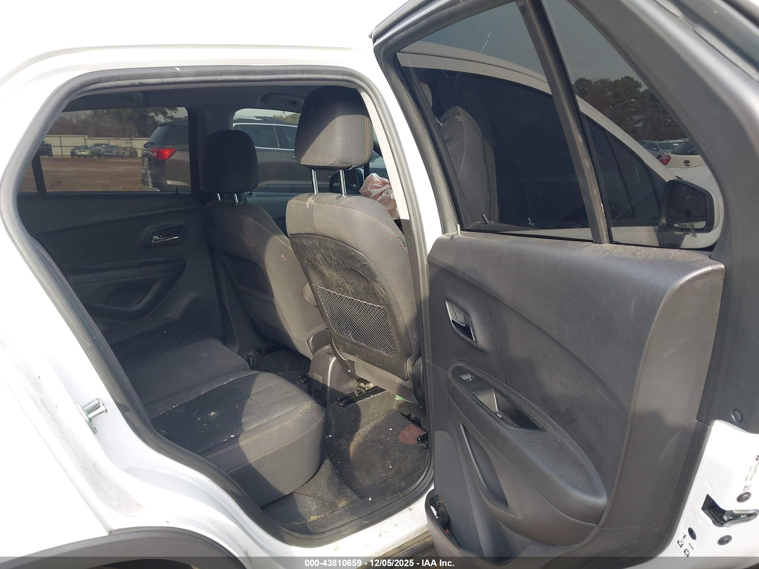 CHEVROLET TRAX image 8