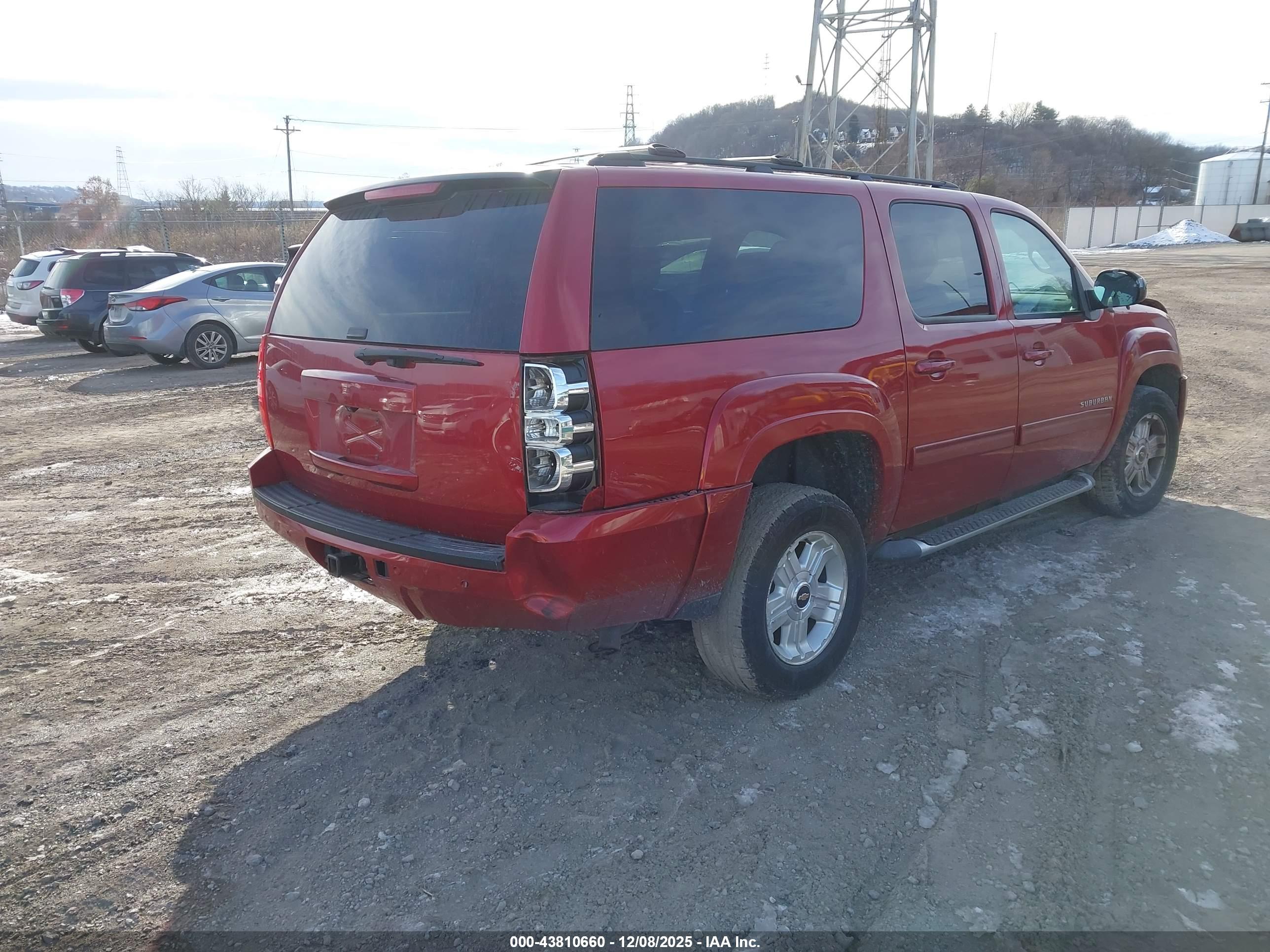 CHEVROLET SUBURBAN image 4