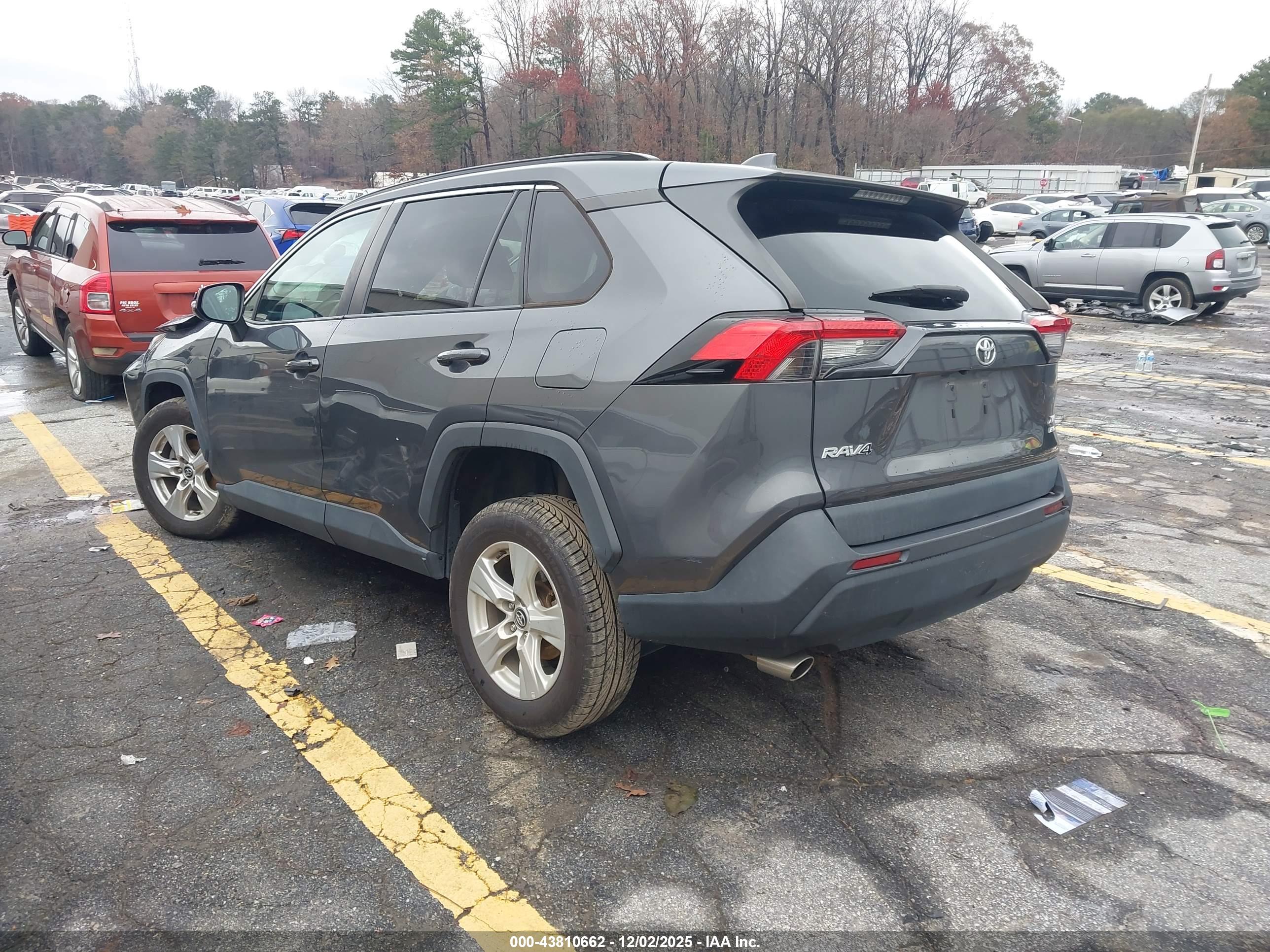 TOYOTA RAV4 image 3