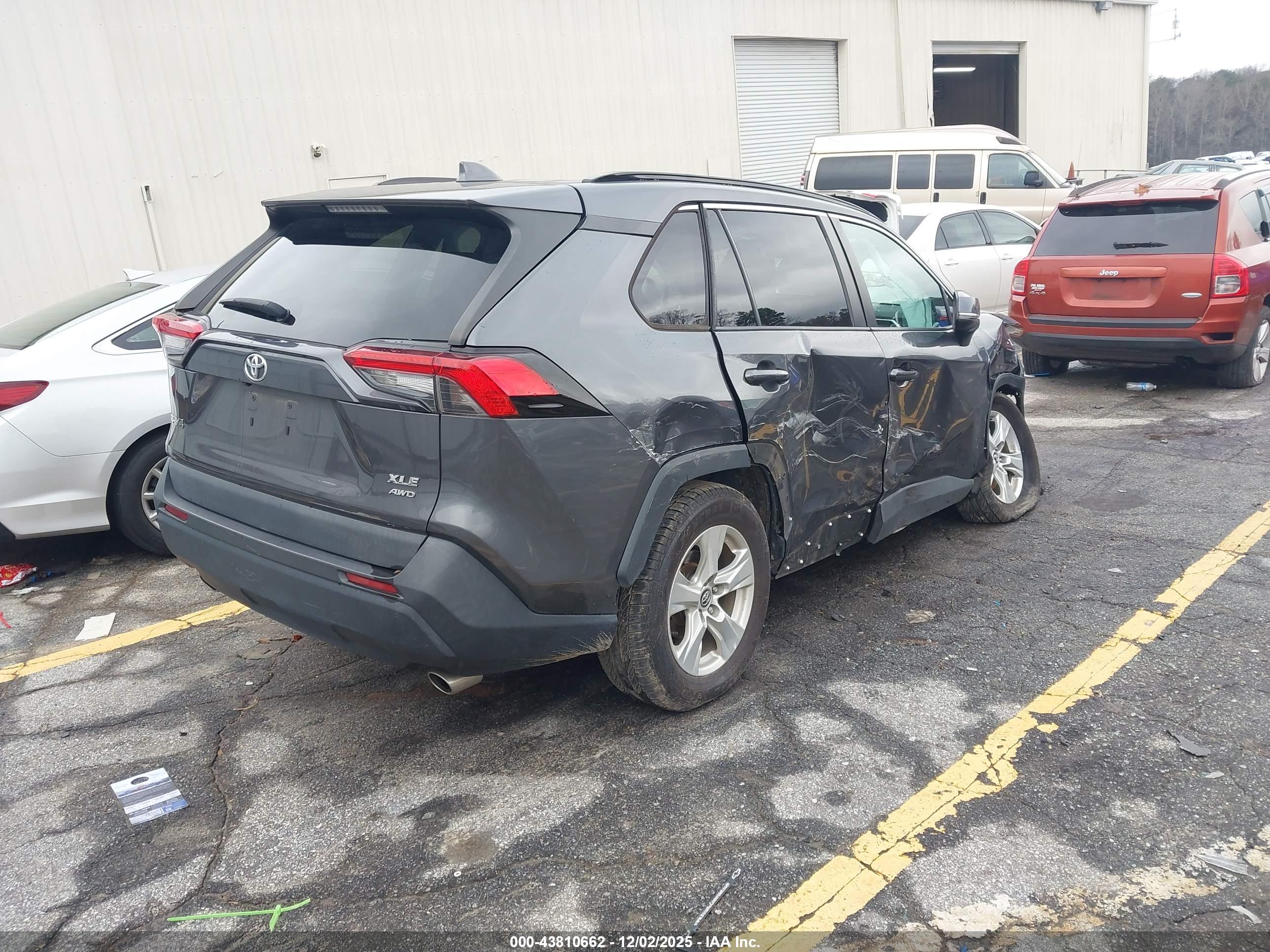 TOYOTA RAV4 image 4
