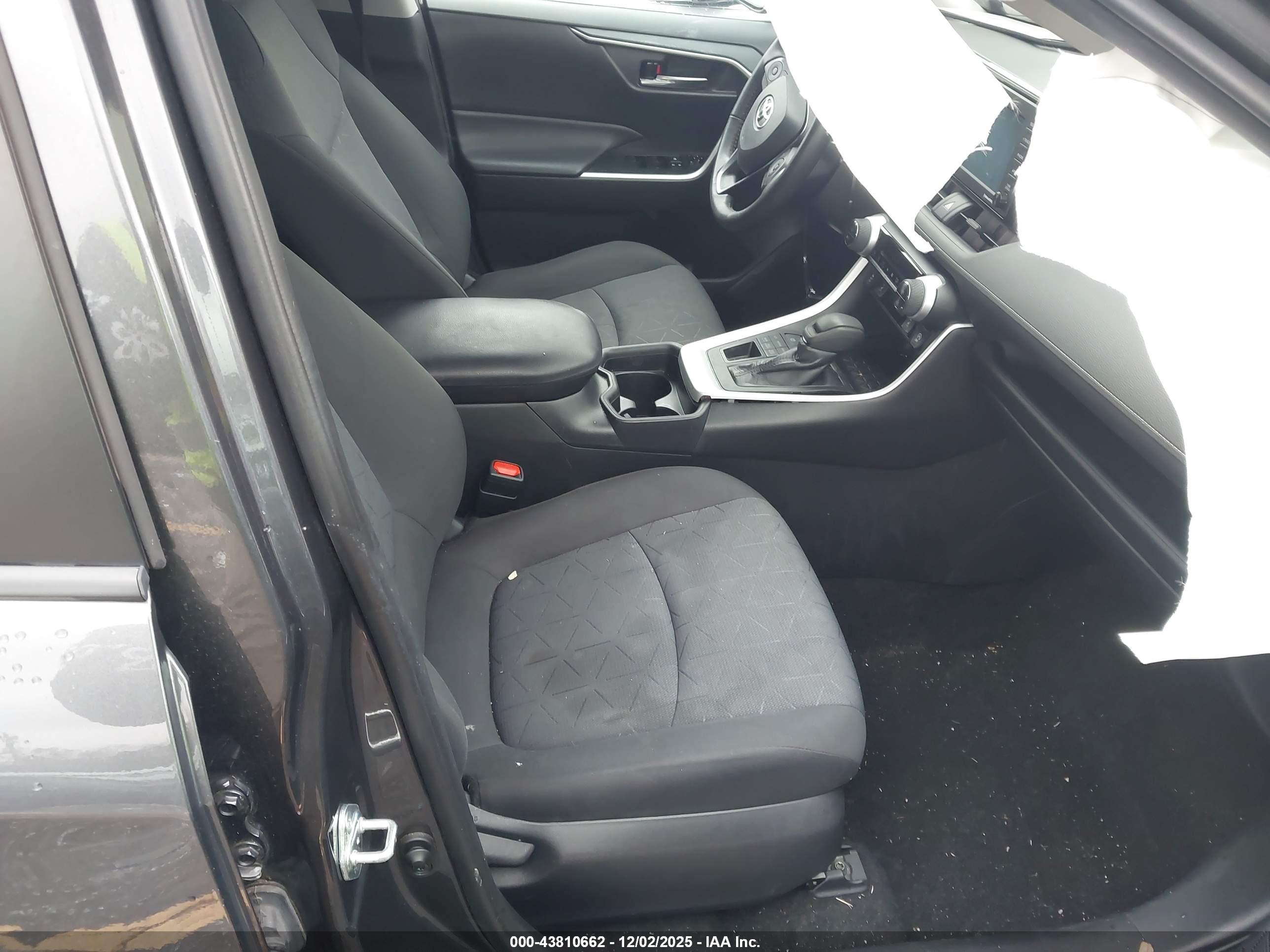 TOYOTA RAV4 image 5