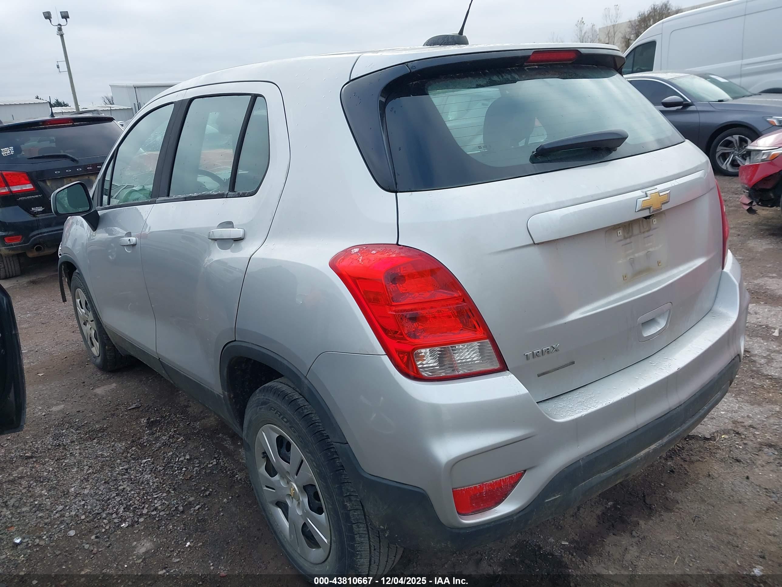 CHEVROLET TRAX image 3
