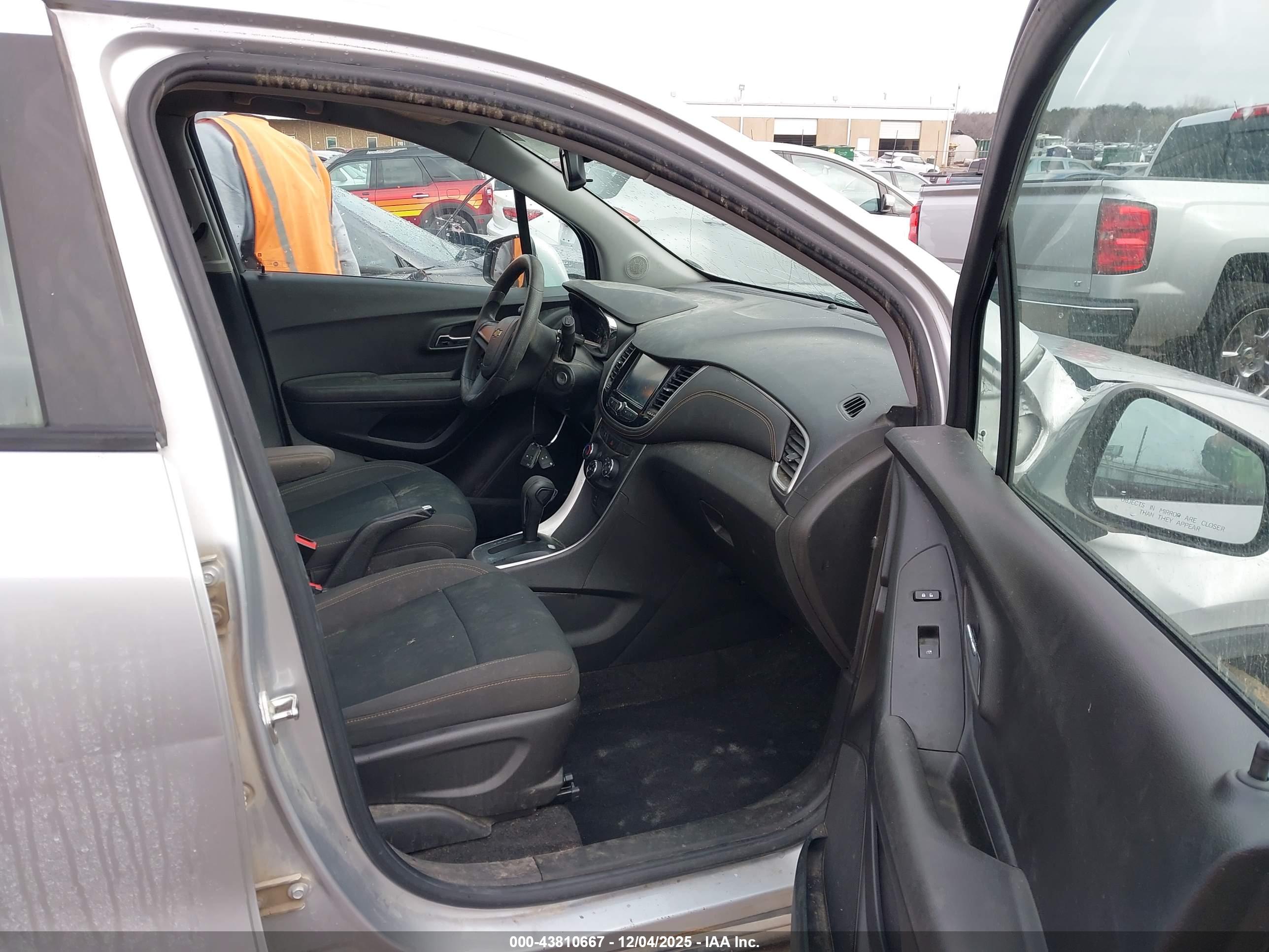 CHEVROLET TRAX image 5